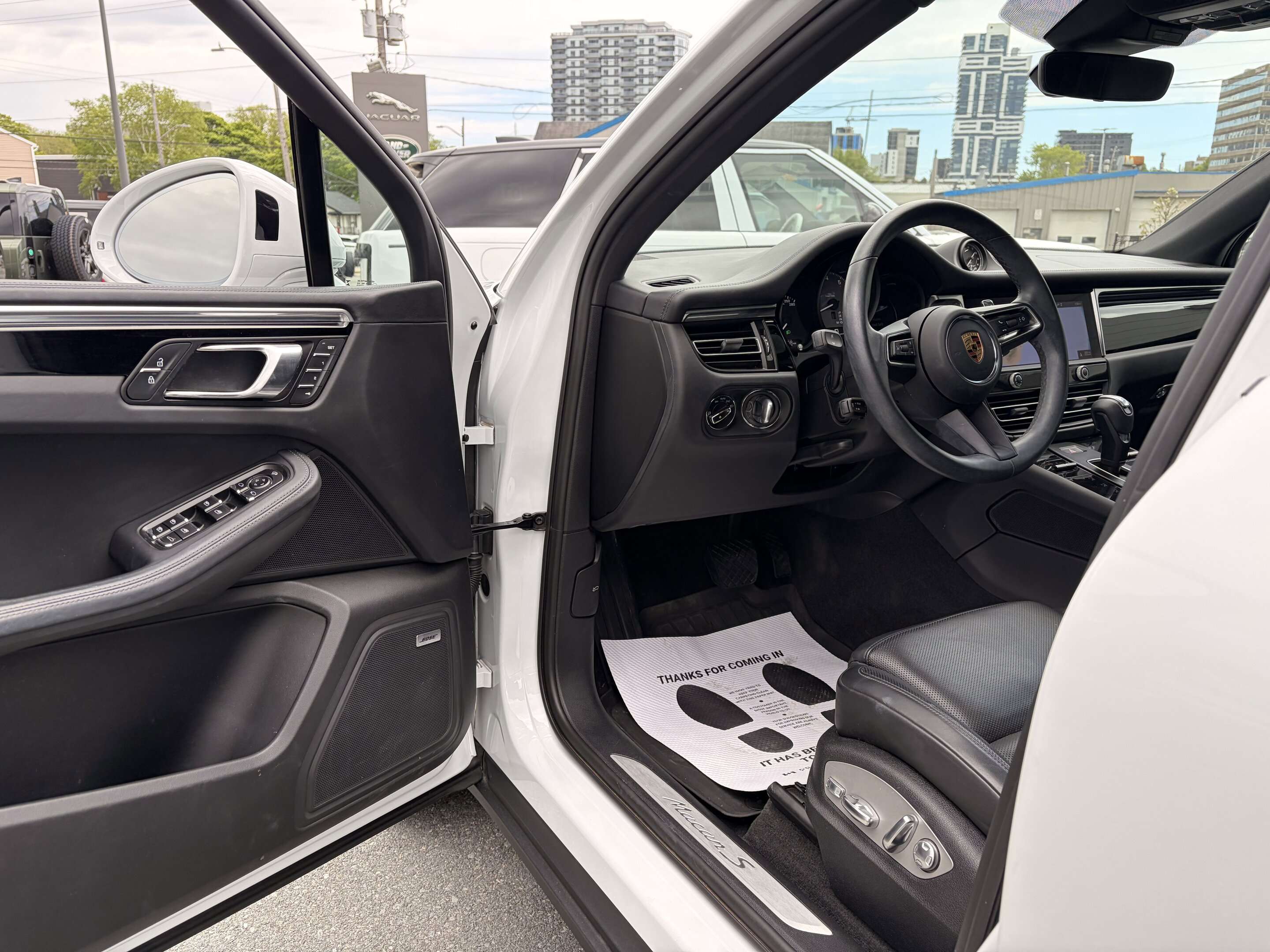 2023 Porsche Macan S thumb 13