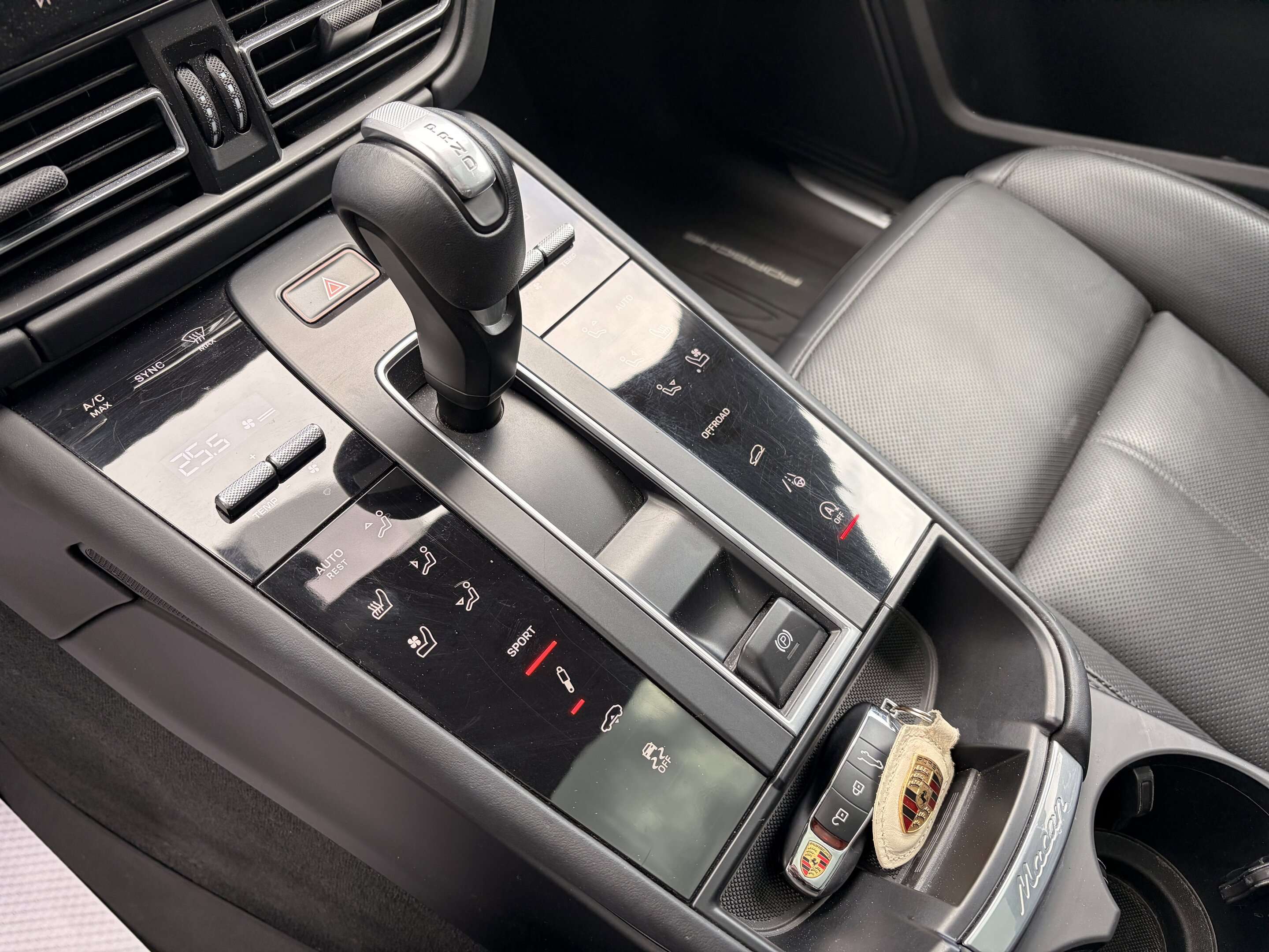 2023 Porsche Macan S thumb 14