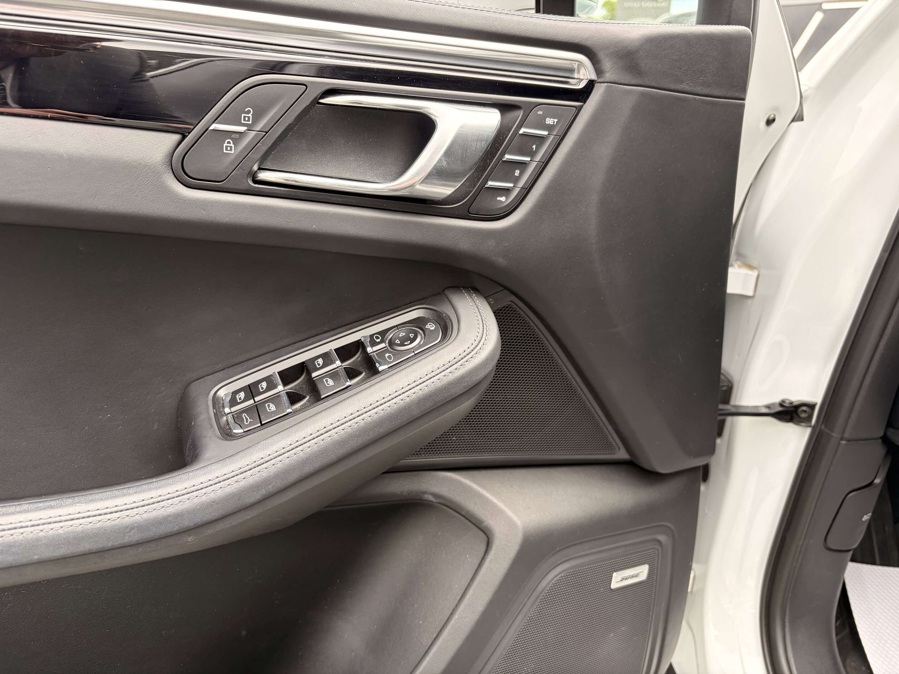 2023 Porsche Macan S thumb 12