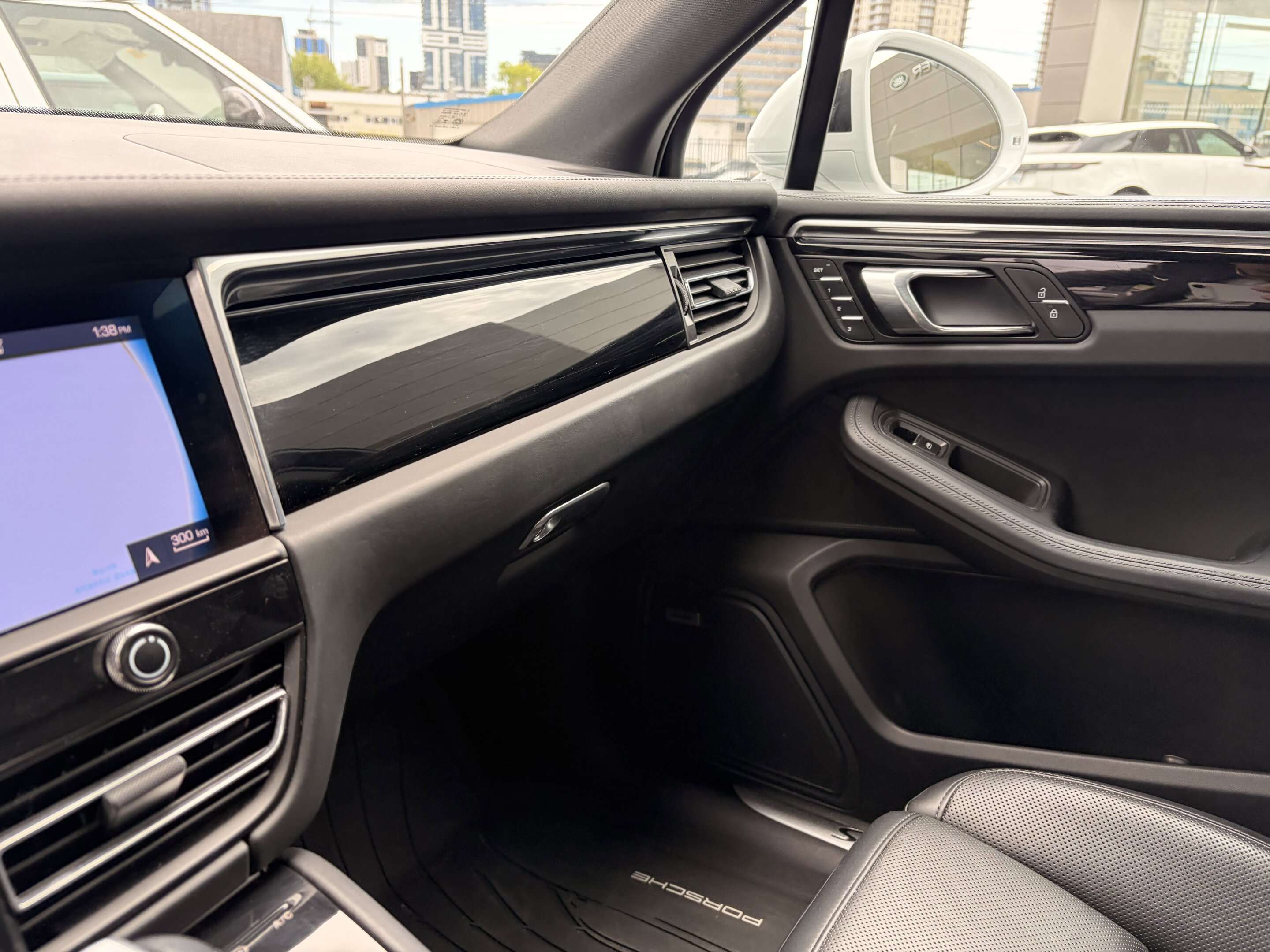 2023 Porsche Macan S thumb 18