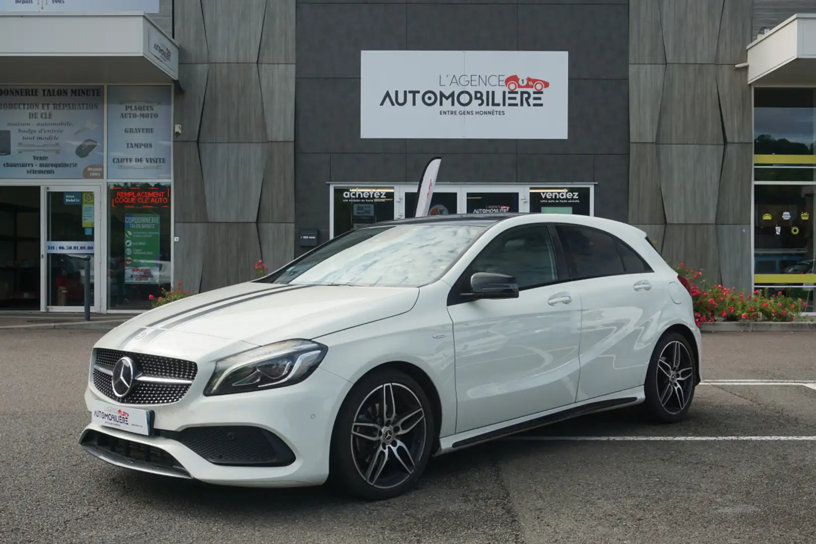 Mercedes-Benz A 200 200d 7G-DCT 136ch White Art édition Weiß - 1