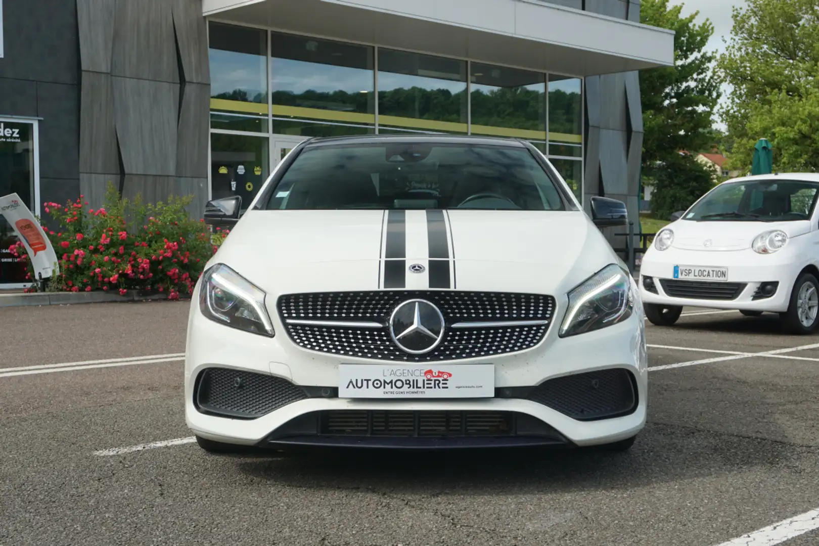 Mercedes-Benz A 200 200d 7G-DCT 136ch White Art édition Weiß - 2