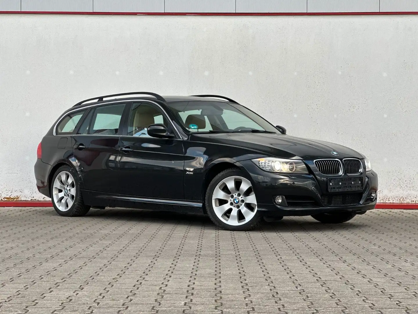 BMW 330 d xDrive Touring, Navi Prof., Leder, LCI Чорний - 1