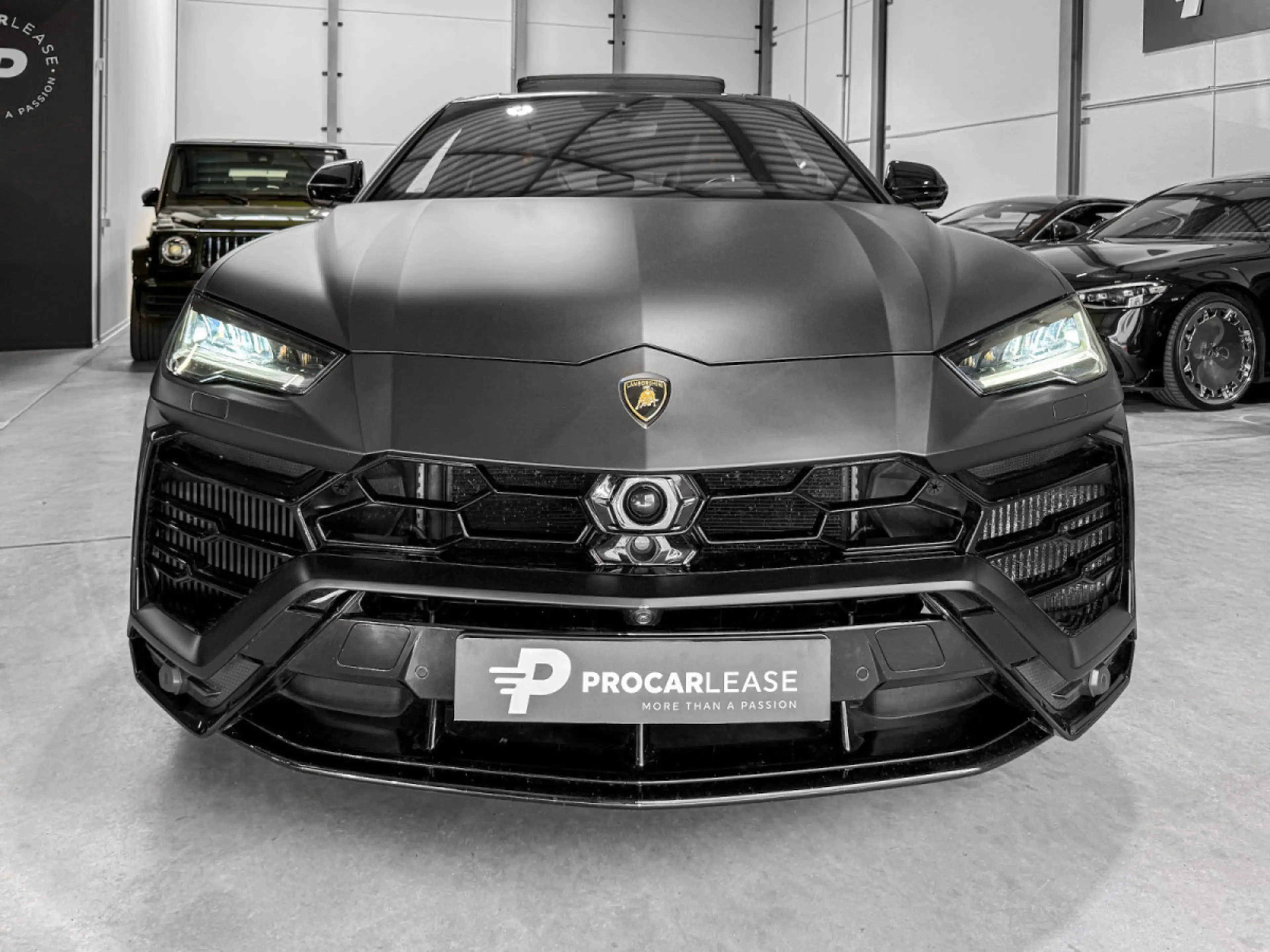 Lamborghini Urus 4.0 V8 Auto./PANO/22/360°/HUD/CARBON/VOLL — photo 2