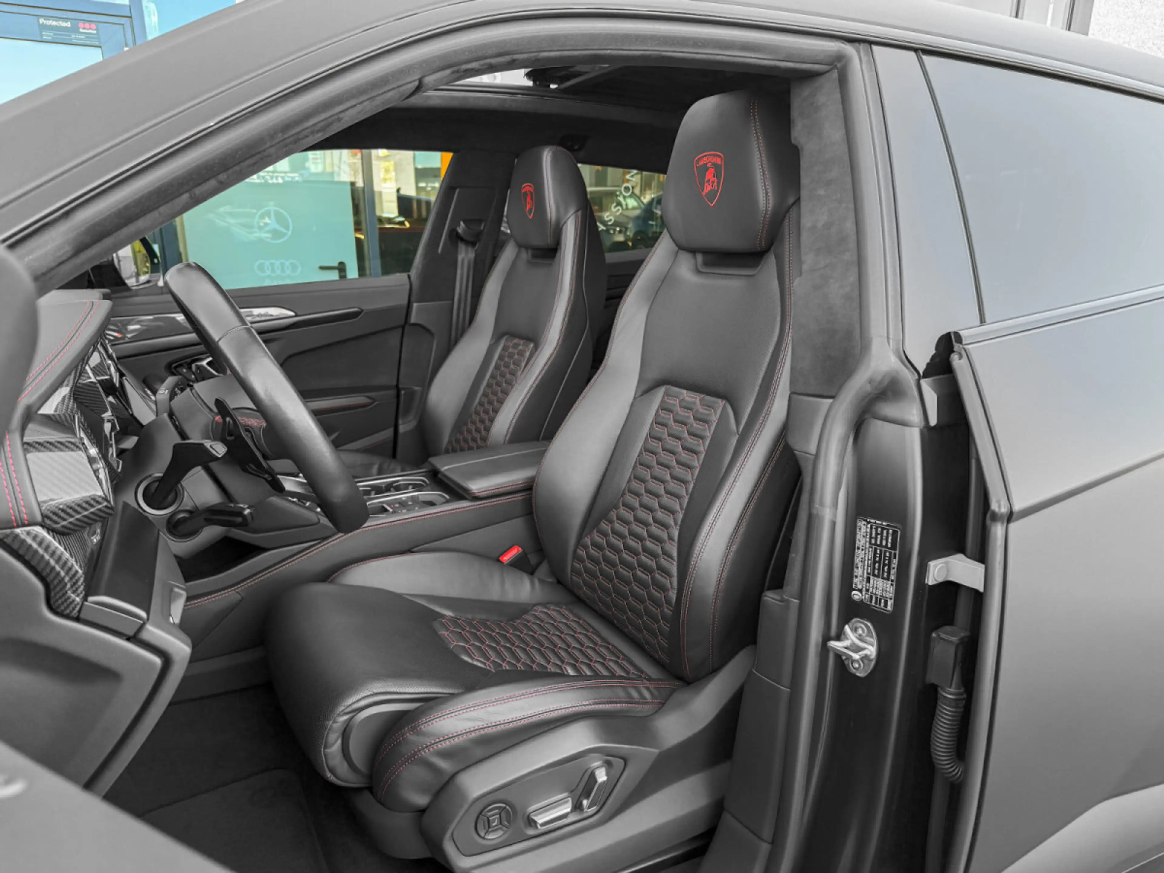 Lamborghini Urus 4.0 V8 Auto./PANO/22/360°/HUD/CARBON/VOLL — photo 6