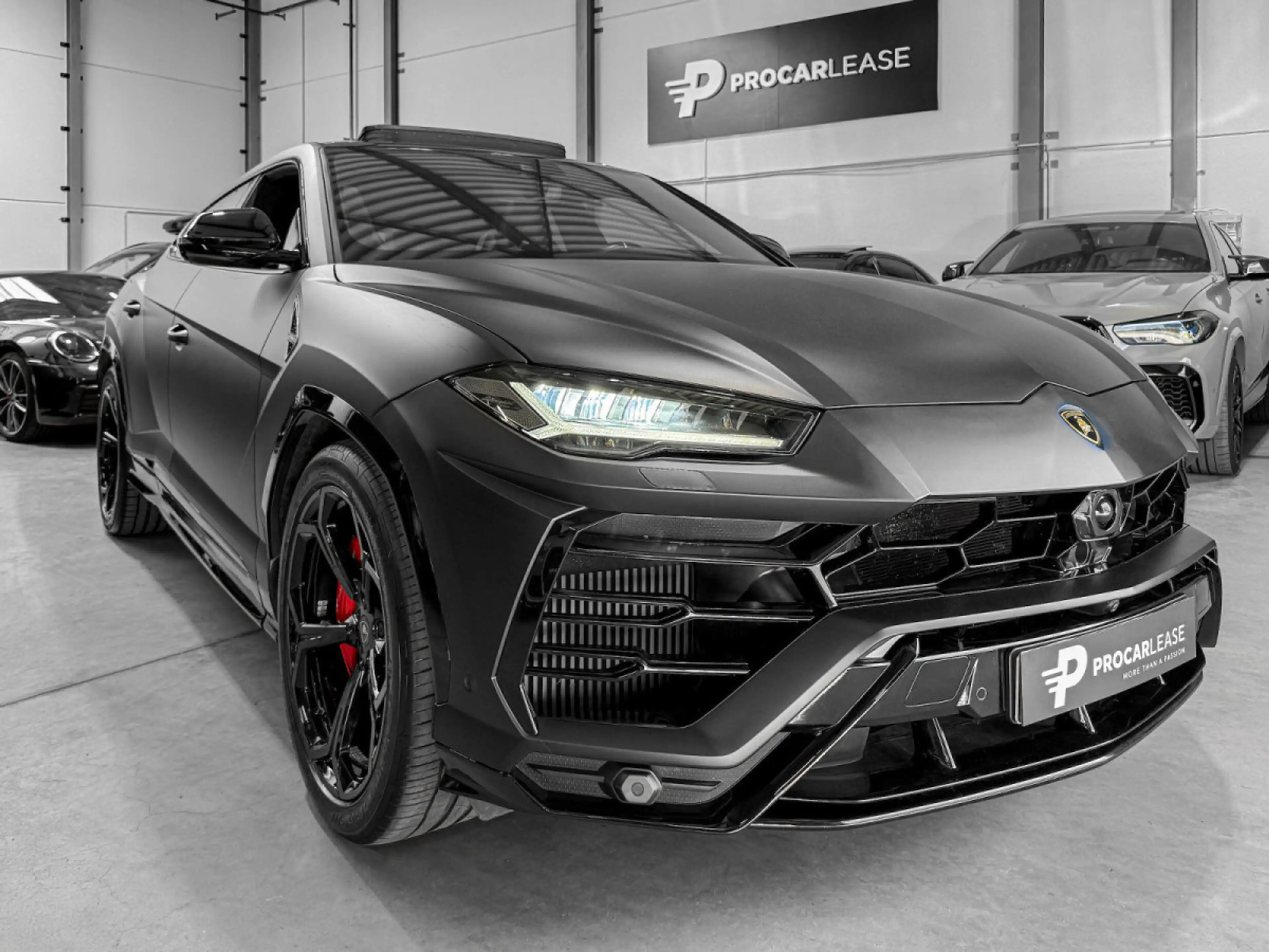 Lamborghini Urus 4.0 V8 Auto./PANO/22/360°/HUD/CARBON/VOLL — photo 3