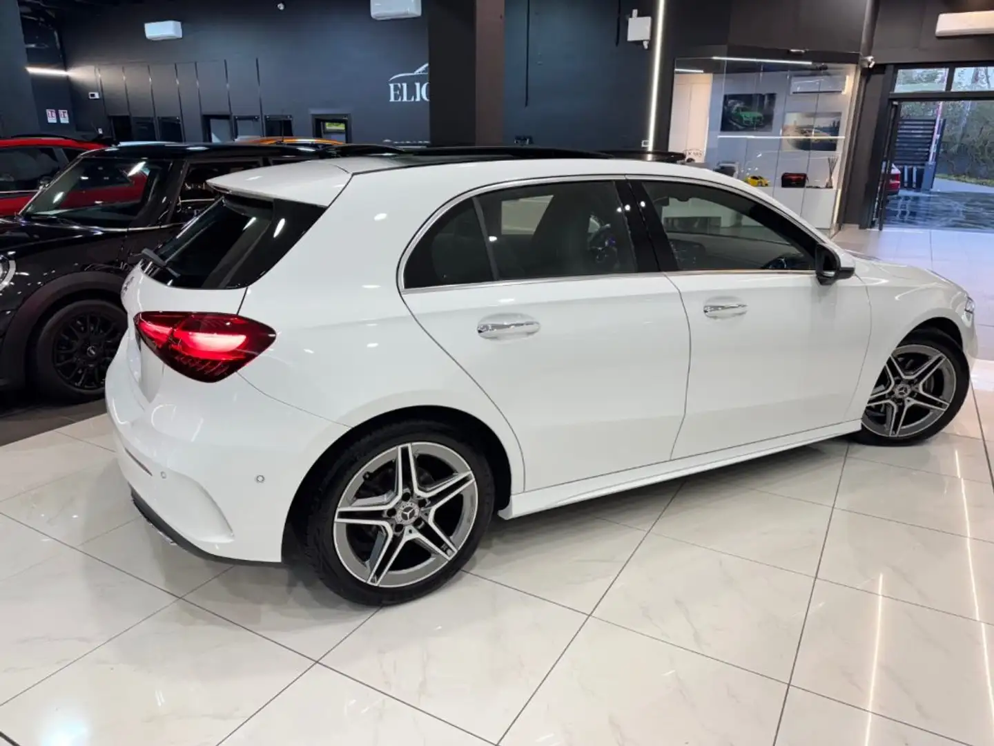 Mercedes-Benz A 180 Automatic AMG Line Premium Bianco - 2