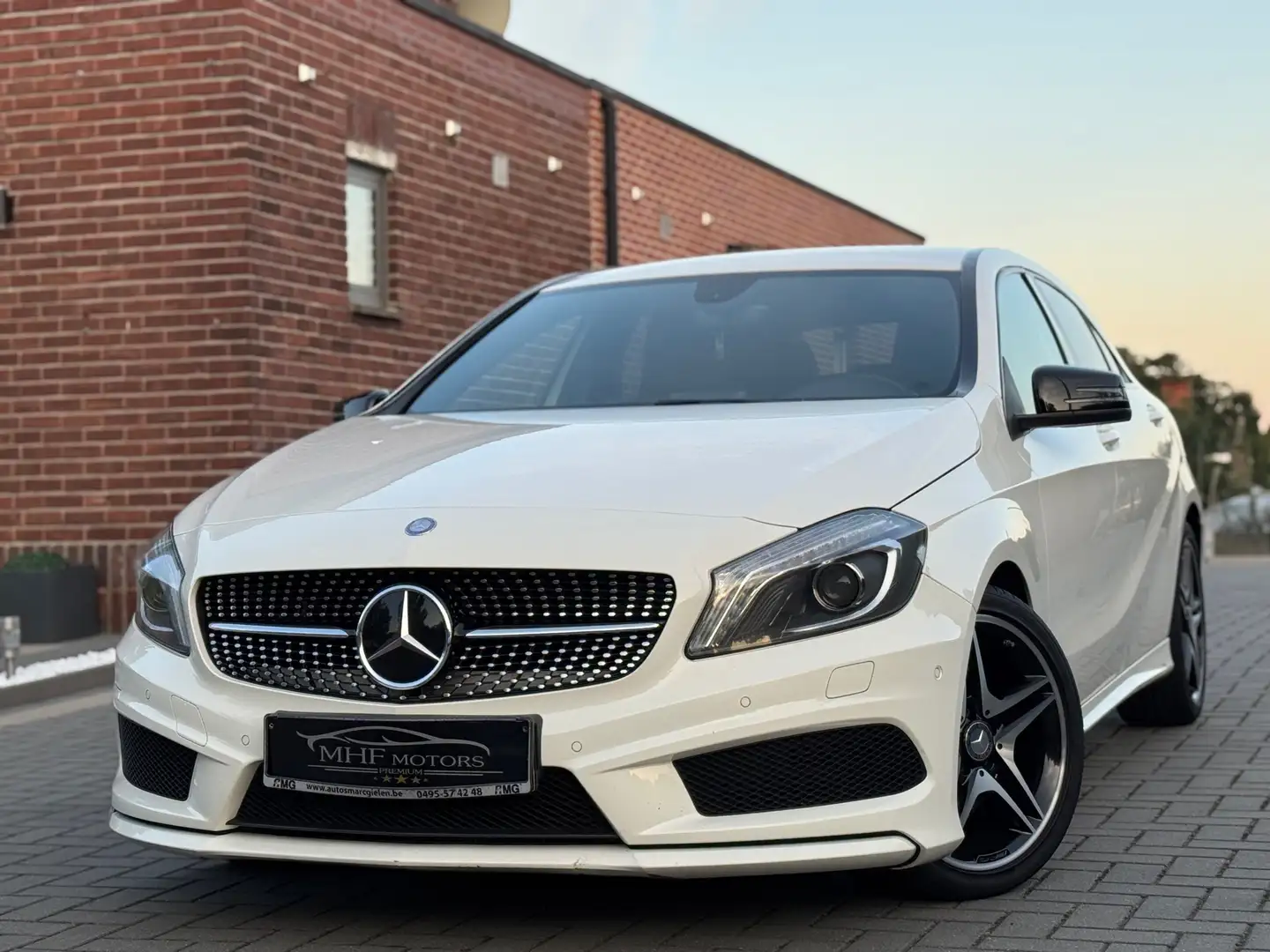 Mercedes-Benz A 180 CDI**AMG PACK**NIGHT PACK**2015**EURO 6**NAVI**LED Wit - 1
