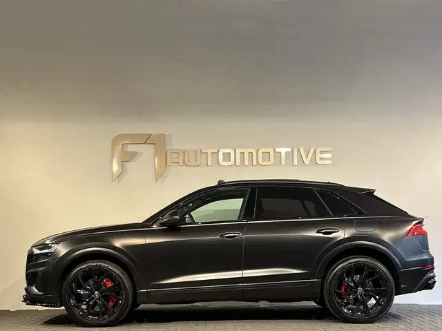 Audi Q8 view 8