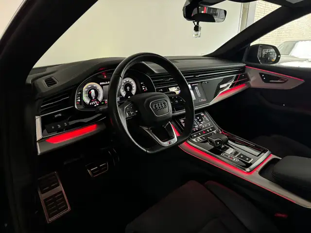 Audi Q8 view 11
