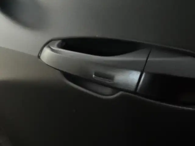 Audi Q8 view 15