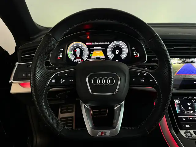 Audi Q8 view 13