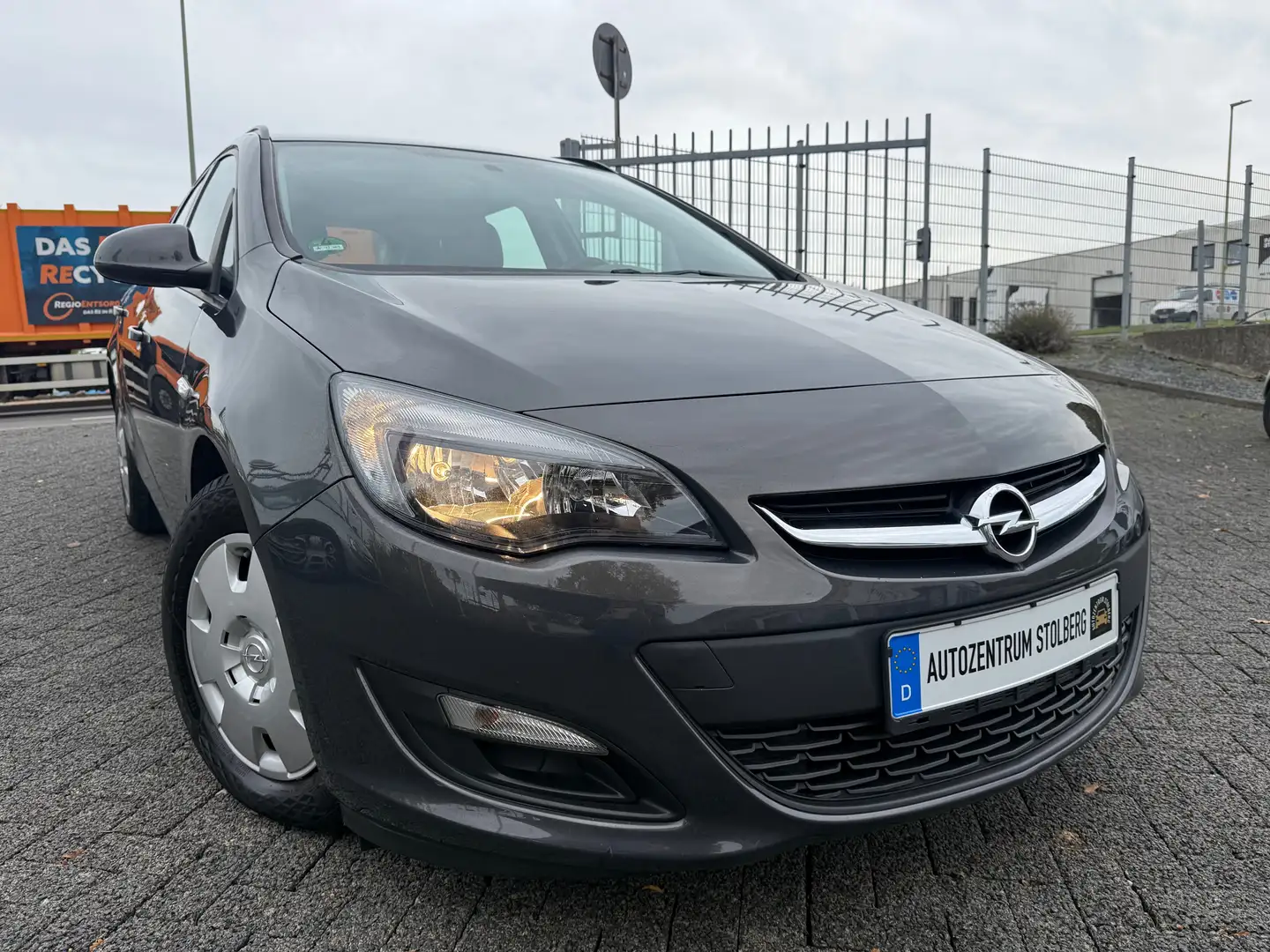 Opel Astra J Sports Tourer Selection Diesel AHK Gris - 1