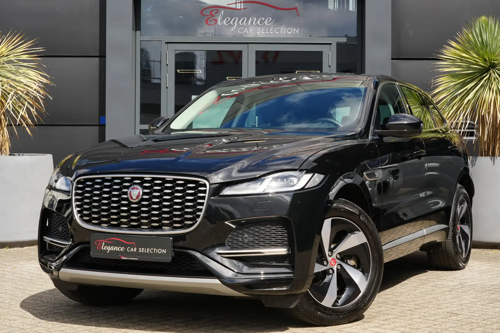 Jaguar F-Pace 2.0 P400e PHEV R-Dynamic S 404pk Stoelverwarming/C Černá - 1