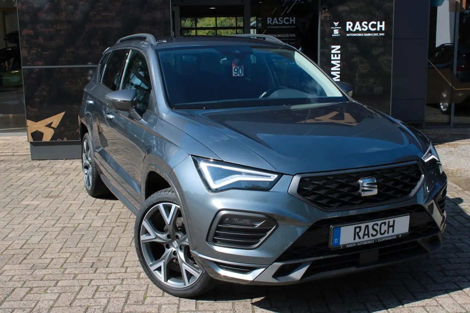 SEAT Ateca FR 1.5 TSI DSG +LED+NAVI+ACC+AHK+SHZ+KESSY Gris - 2