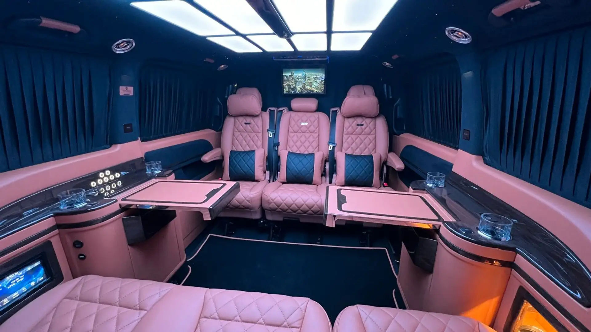 Mercedes-Benz V 300 V300 AMG 4x4 AirMat. 8 Sitze *VIP Shuttle* stock Zwart - 2