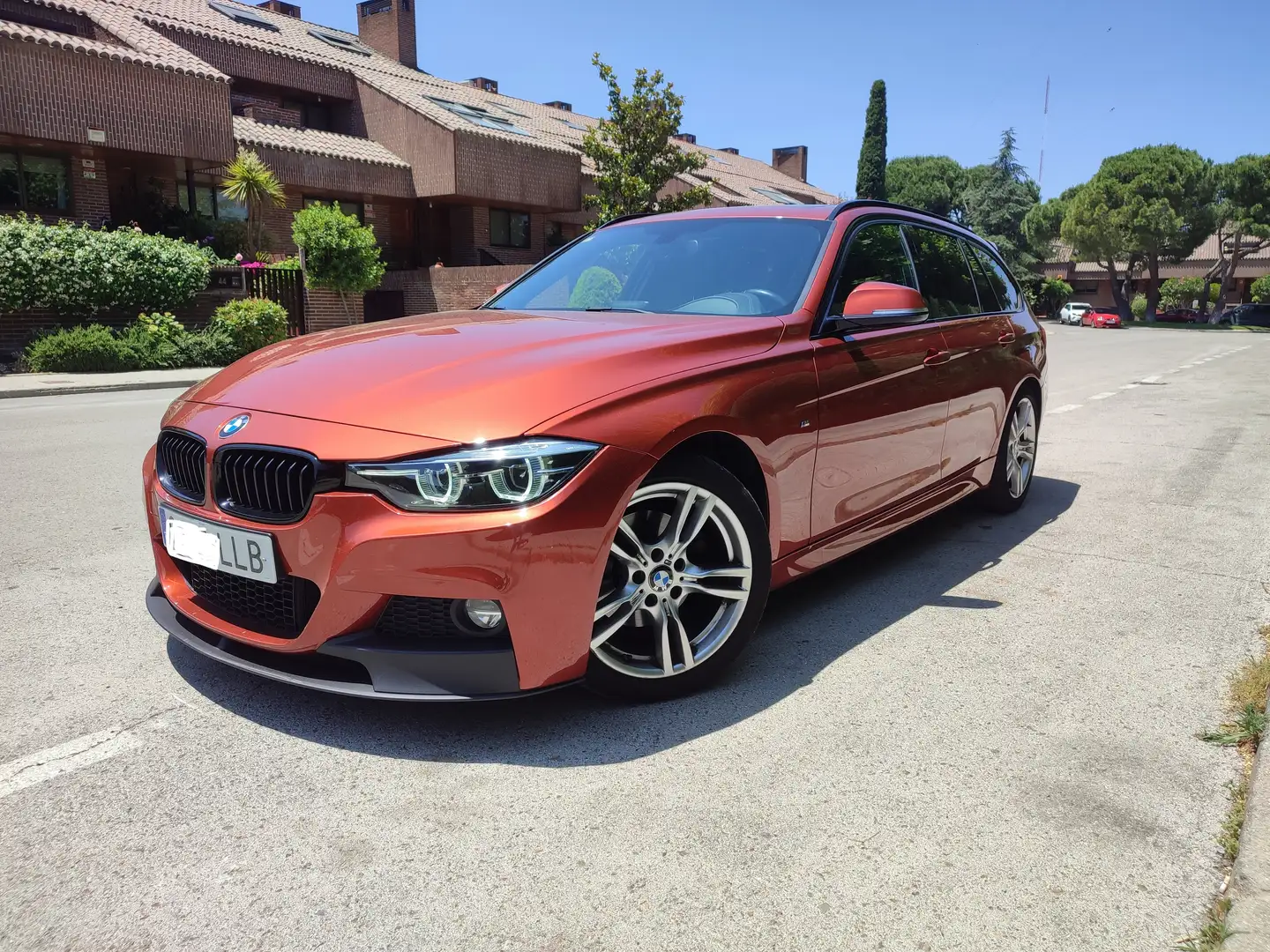 BMW 320 320dA Touring Orange - 1
