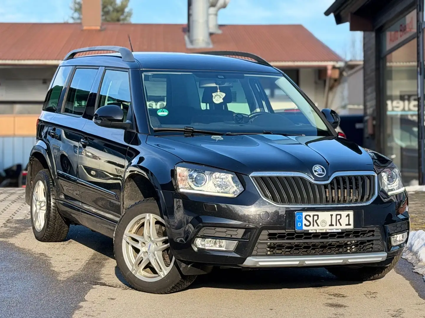 Skoda Yeti Style 4x4 DAB DSG AHK XENON Schwarz - 1