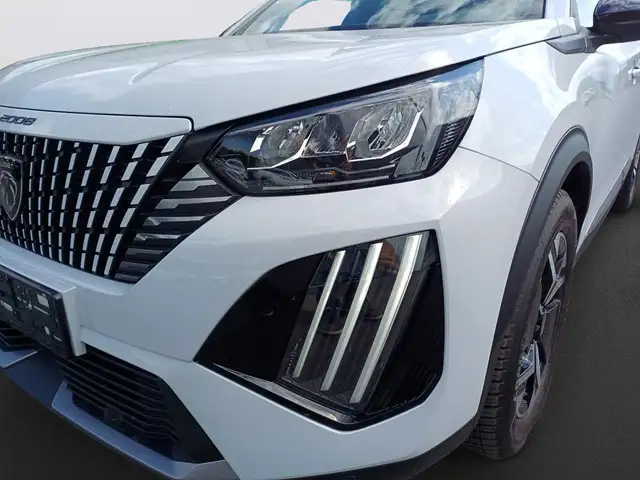 Peugeot 2008 view 9