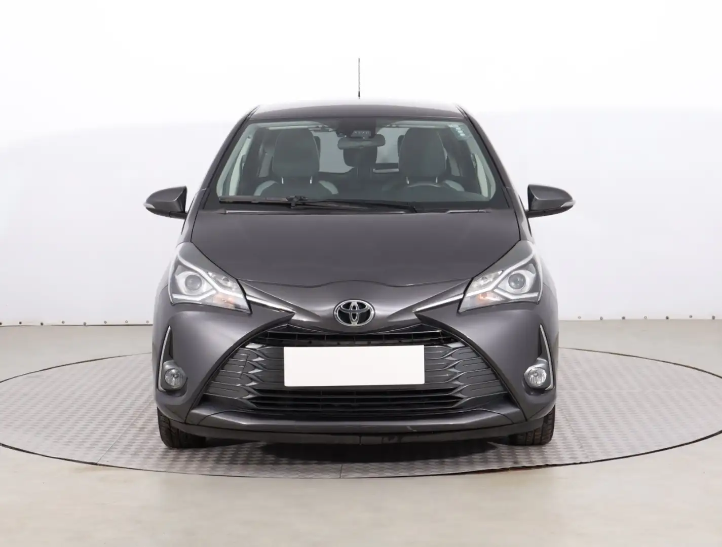 Toyota Yaris 1.5 Y20 Club Grau - 2