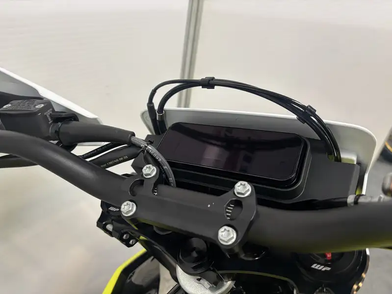 Husqvarna 701 Supermoto - foto 3