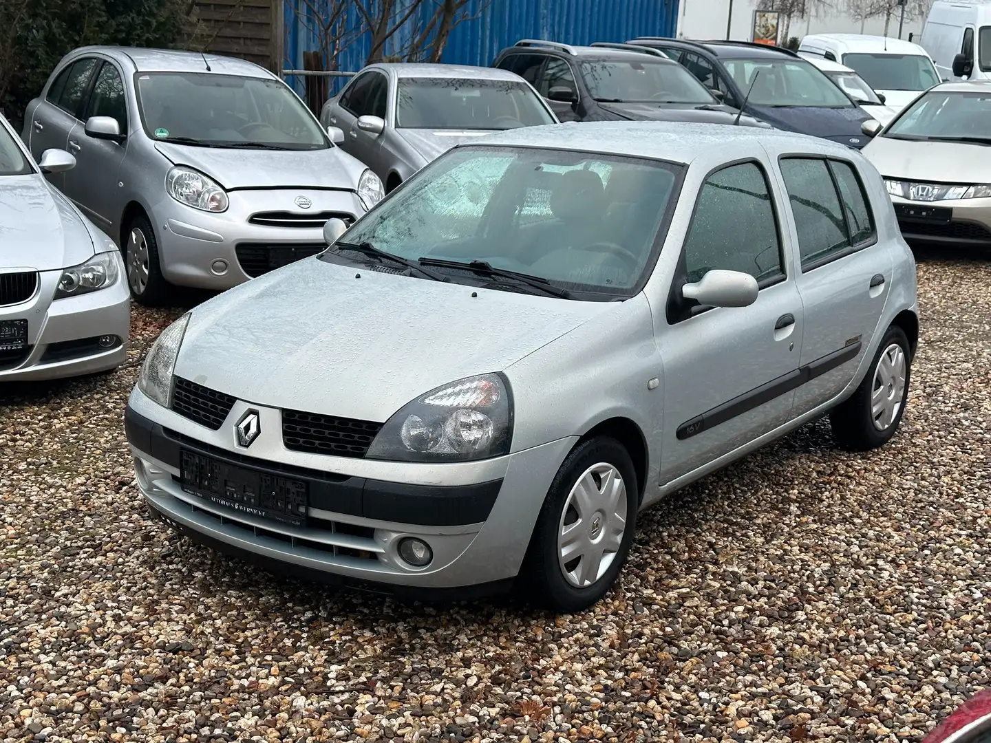 Renault Clio 1.2 16V Chiemsee TÜV auf Wunsch NEU Grau - 2