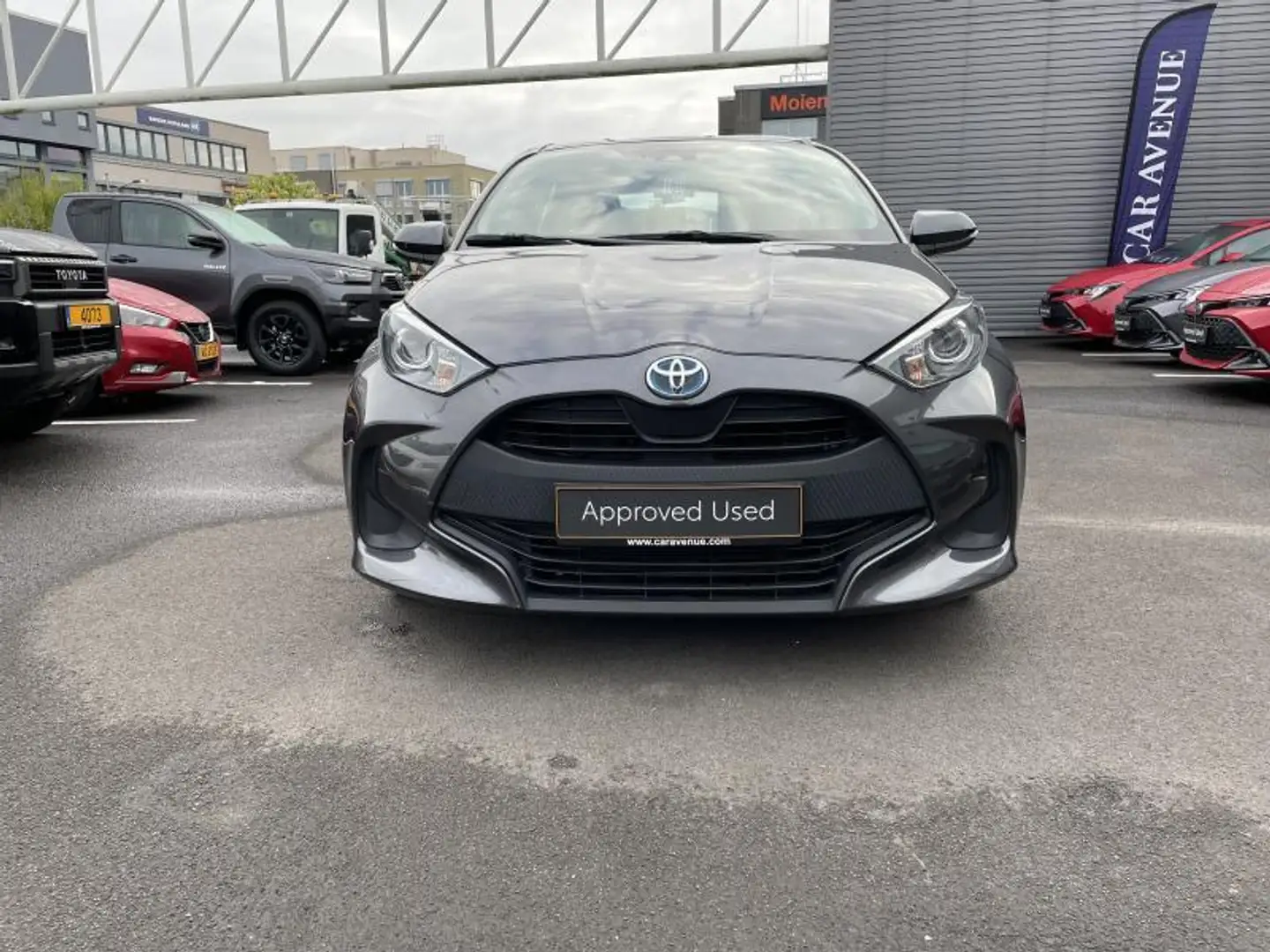 Toyota Yaris DYNAMIC Gris - 2