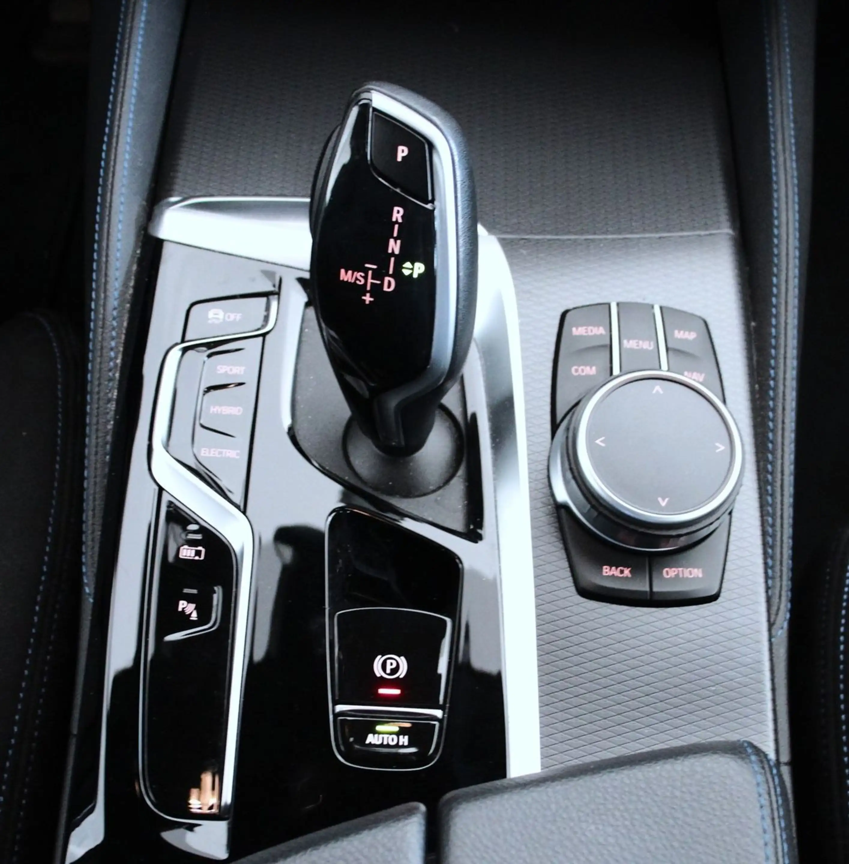 BMW 530 e (G30) M Sport *LED*AHK*Glasdach*ACC*Kamera — photo 14