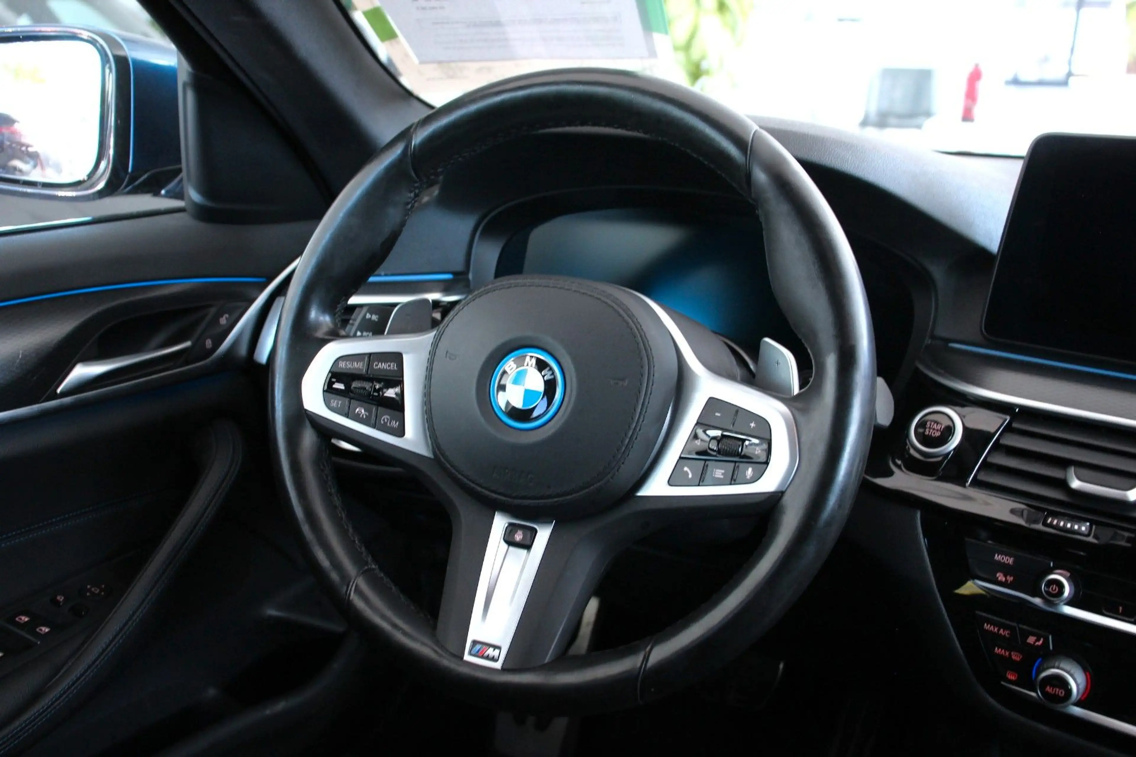 BMW 530 e (G30) M Sport *LED*AHK*Glasdach*ACC*Kamera — photo 11