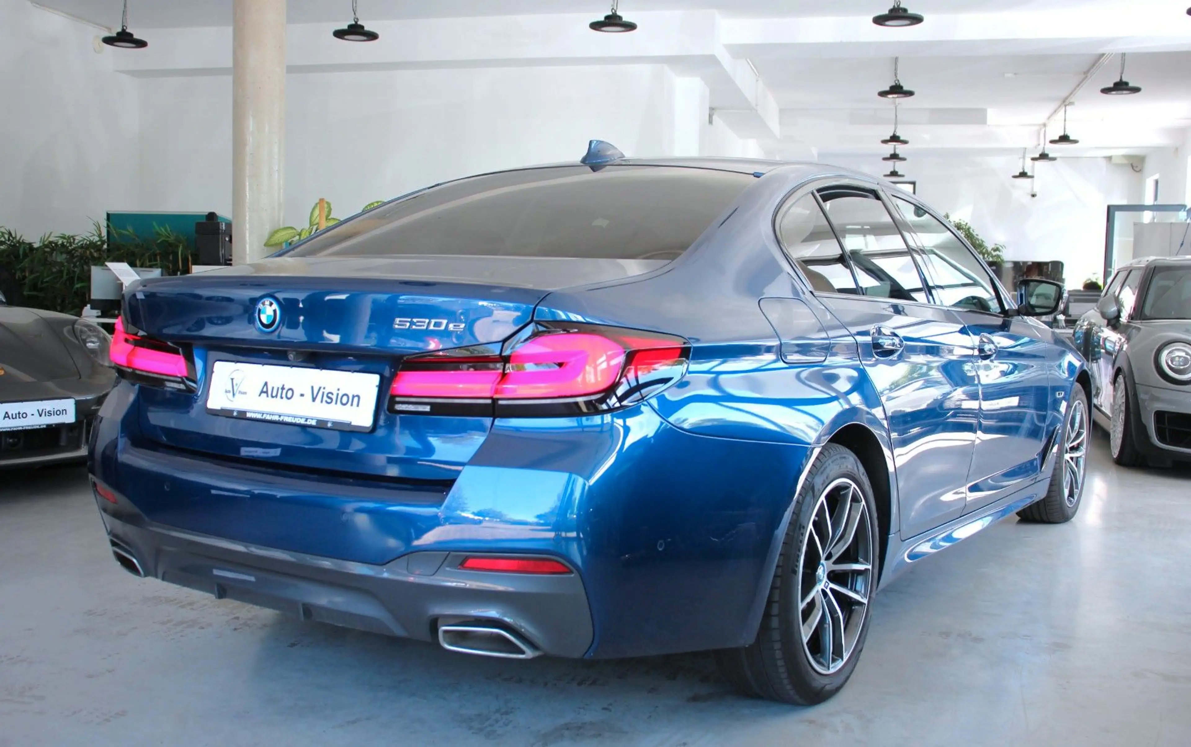 BMW 530 e (G30) M Sport *LED*AHK*Glasdach*ACC*Kamera — photo 6