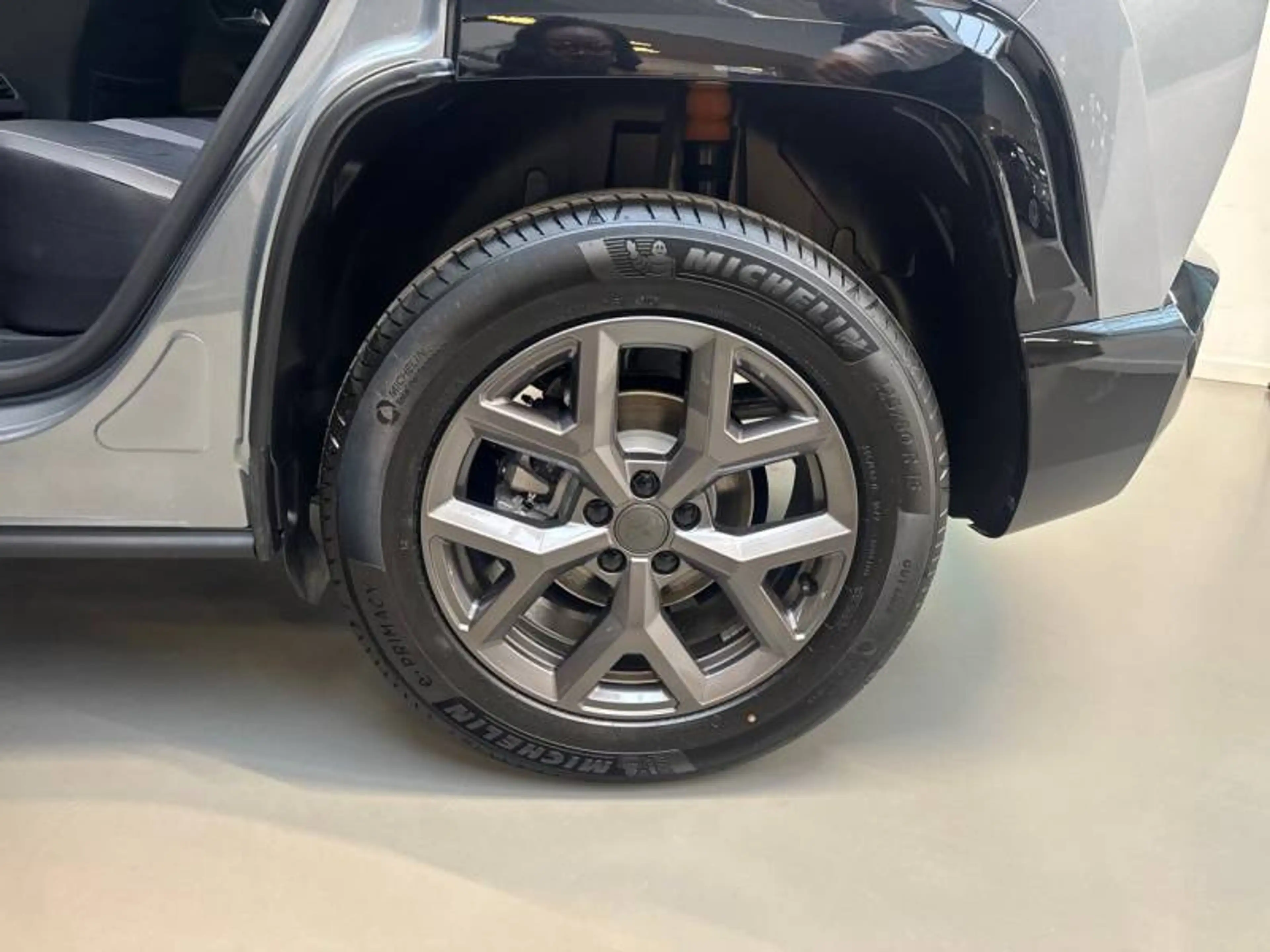 Jeep Compass 3 1.2 E-HYBRID 145hp DCT6 First Edition — photo 11