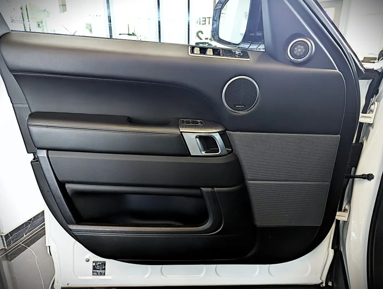 Land Rover Range Rover Sport снимка Land Rover Range Rover Sport
