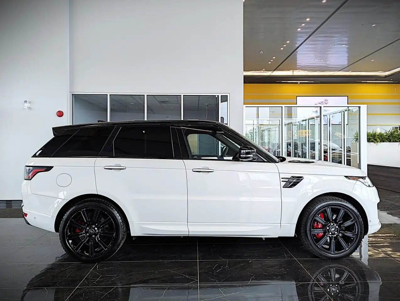 Land Rover Range Rover Sport снимка Land Rover Range Rover Sport