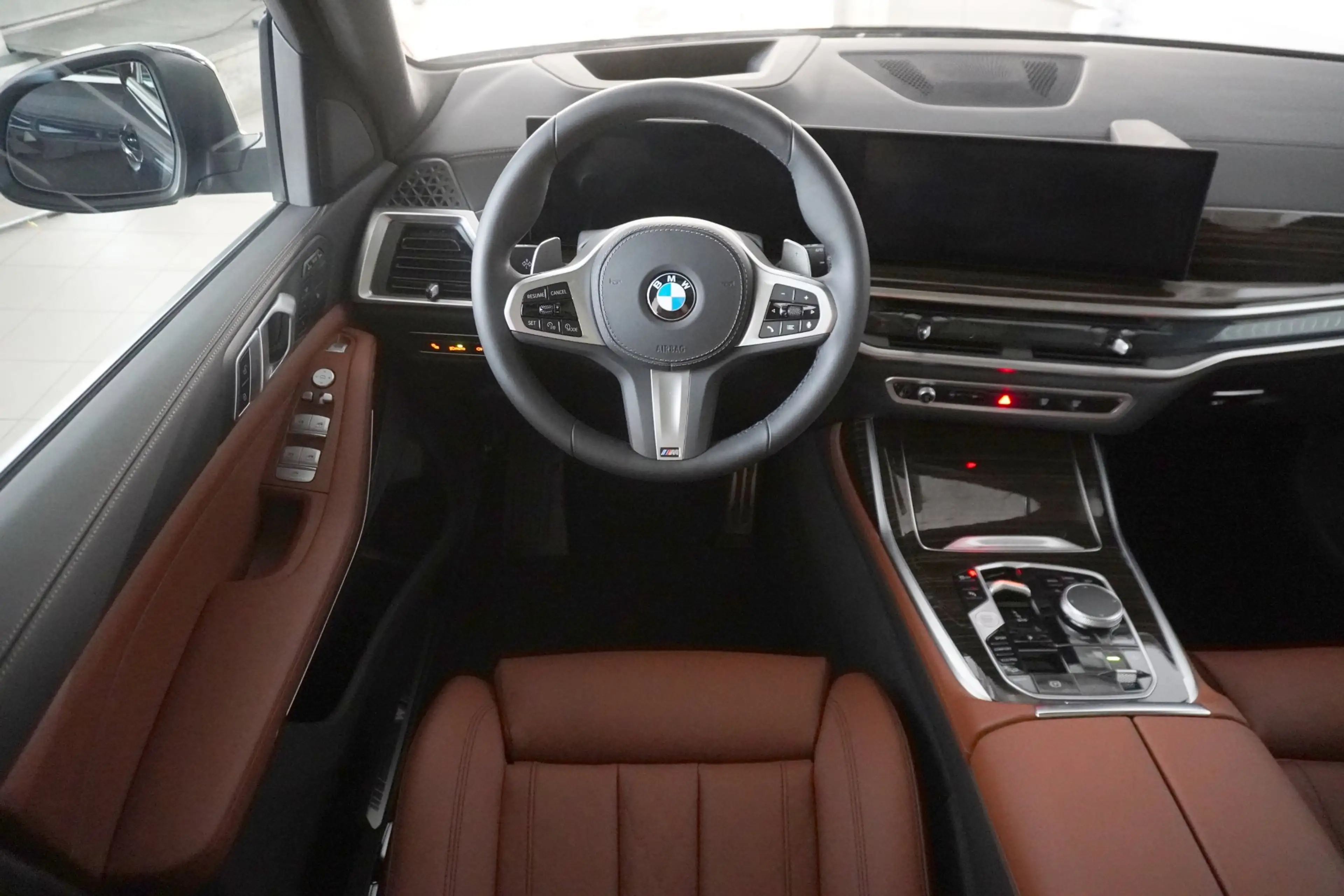 BMW X7 xDrive40i — photo 11