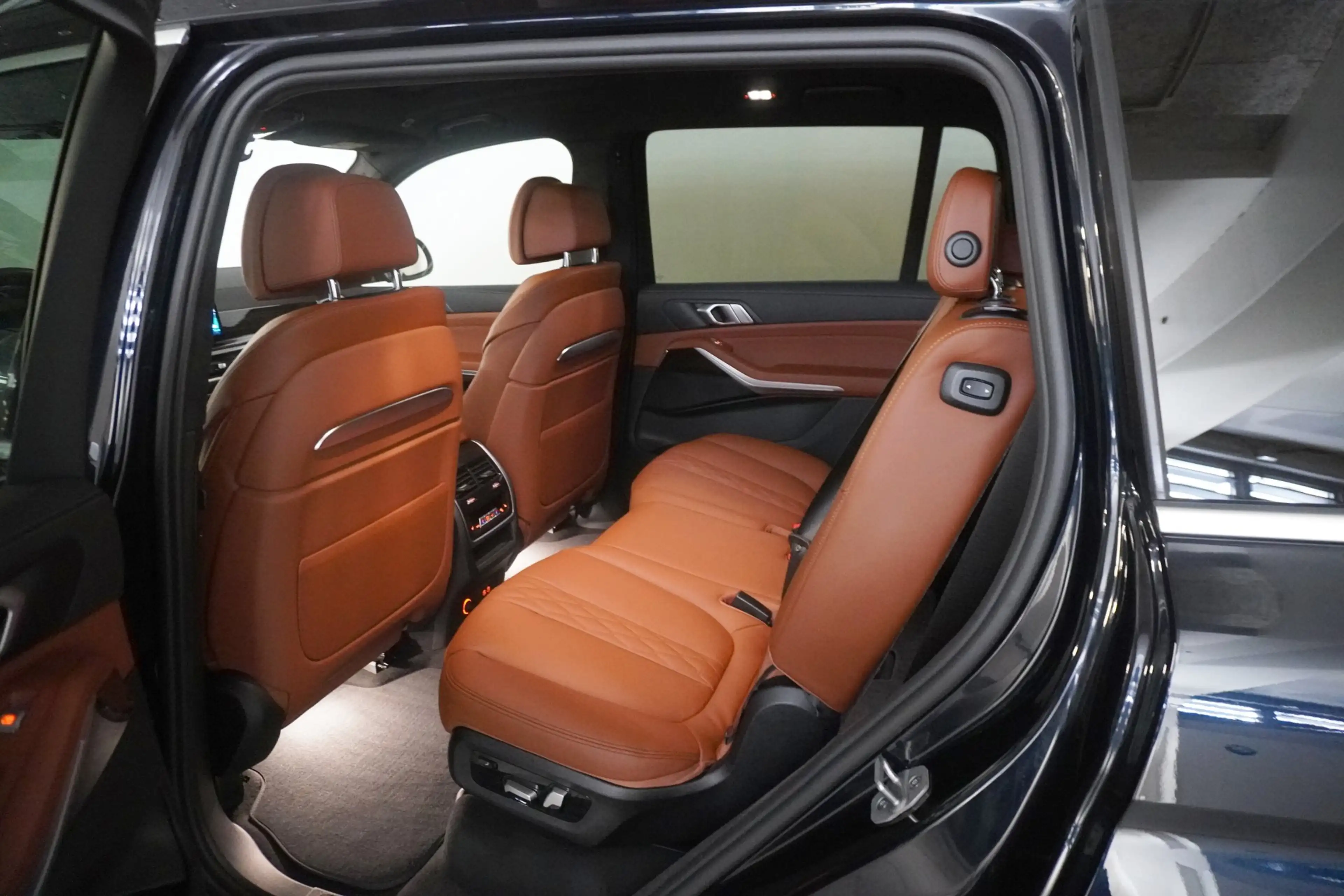 BMW X7 xDrive40i — photo 9