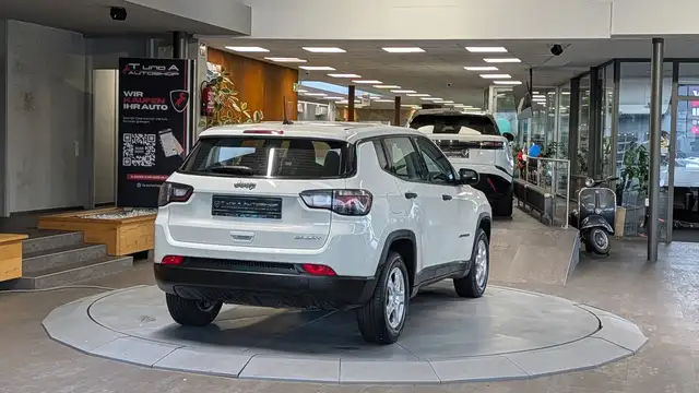 Jeep Compass view 7
