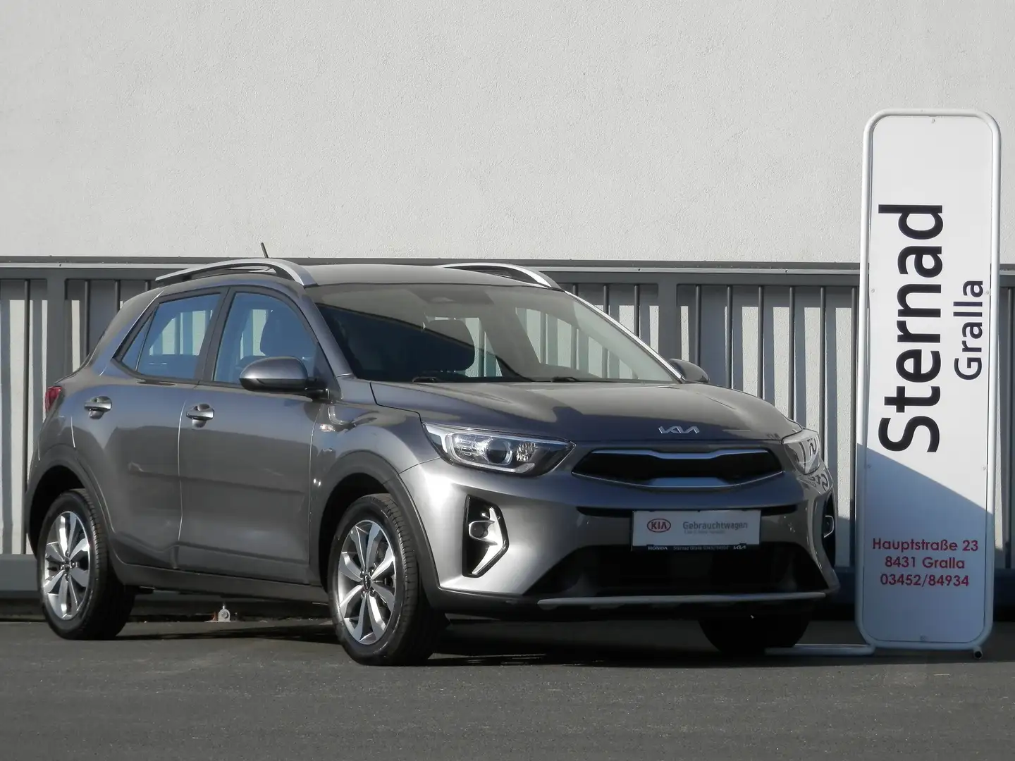 Kia Stonic 1,2 DPI ISG Silber Grau - 1