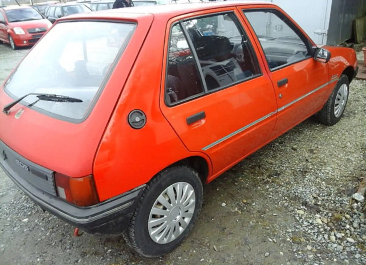 Peugeot 205 Junior / Rentnerfahrzeug/ org. km/ 5-trg/ Oldtimer, foto 5