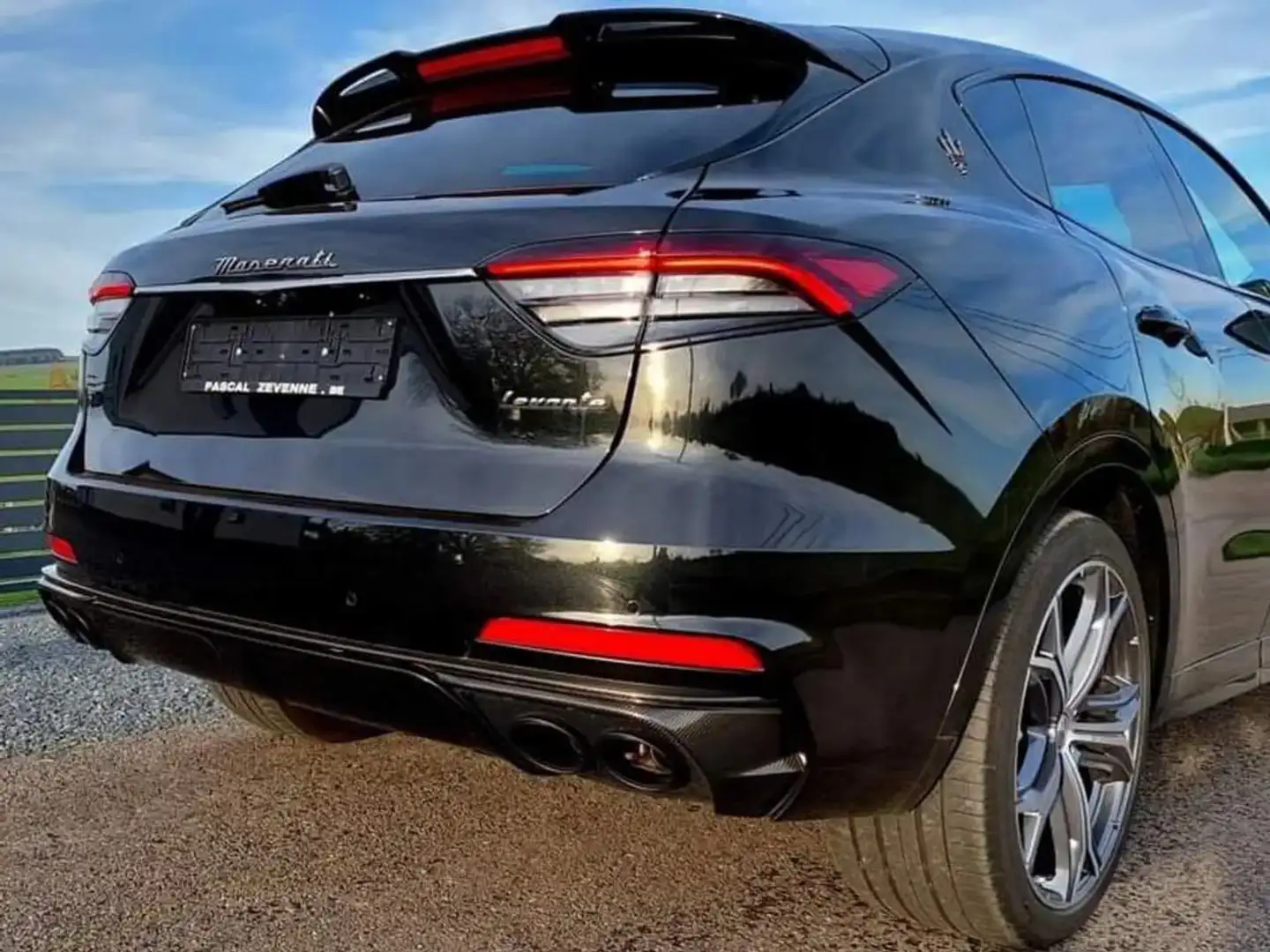 Maserati Levante Trofeo Fekete - 2