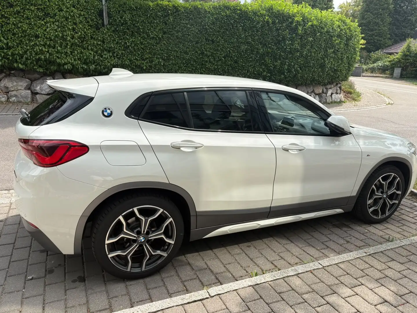 BMW X2 sDrive 18 i M Sport X Weiß - 2