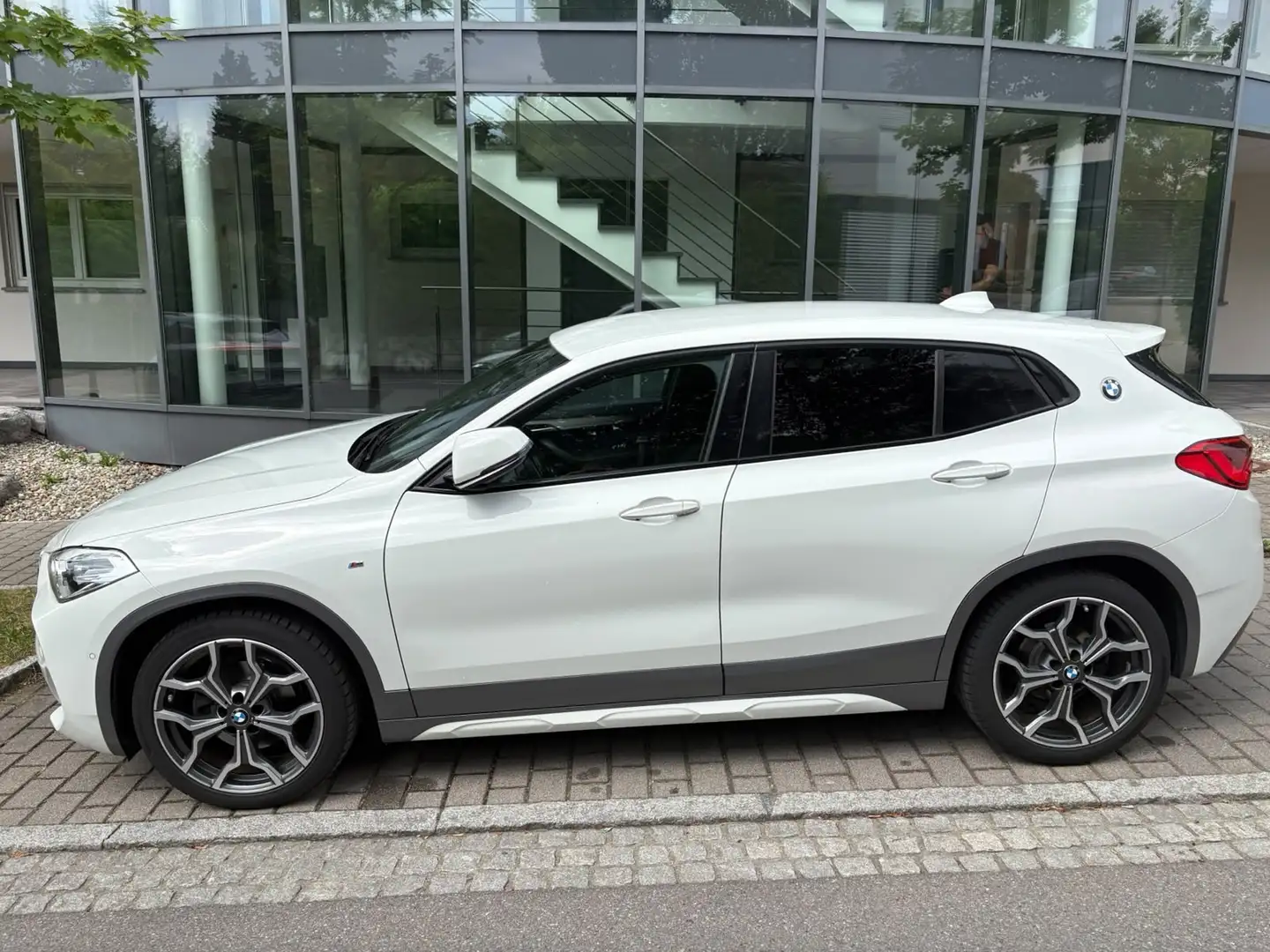BMW X2 sDrive 18 i M Sport X Weiß - 1