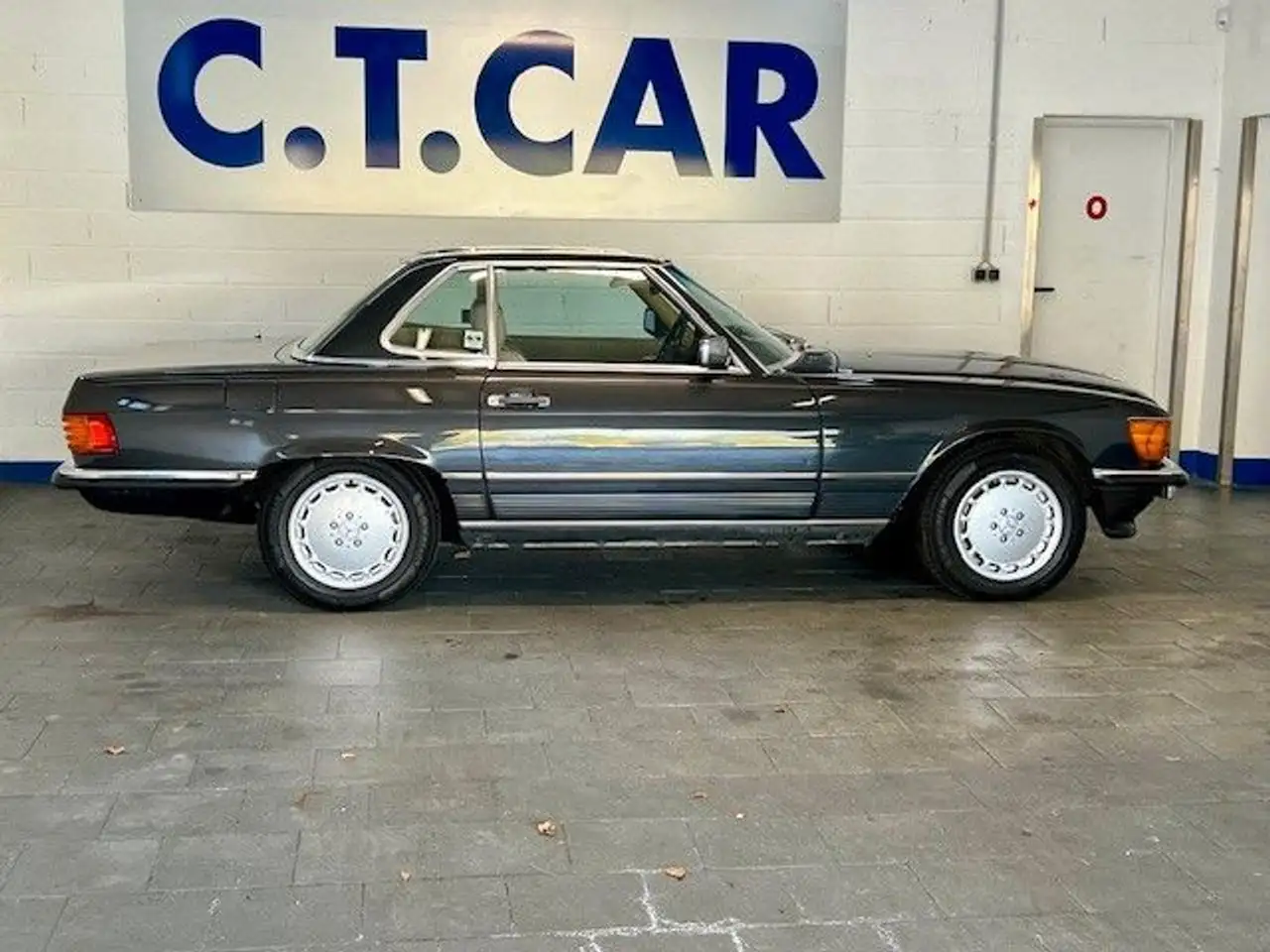Mercedes-Benz SL 560 CABRIOLET - R107 - top Zustand, foto 2