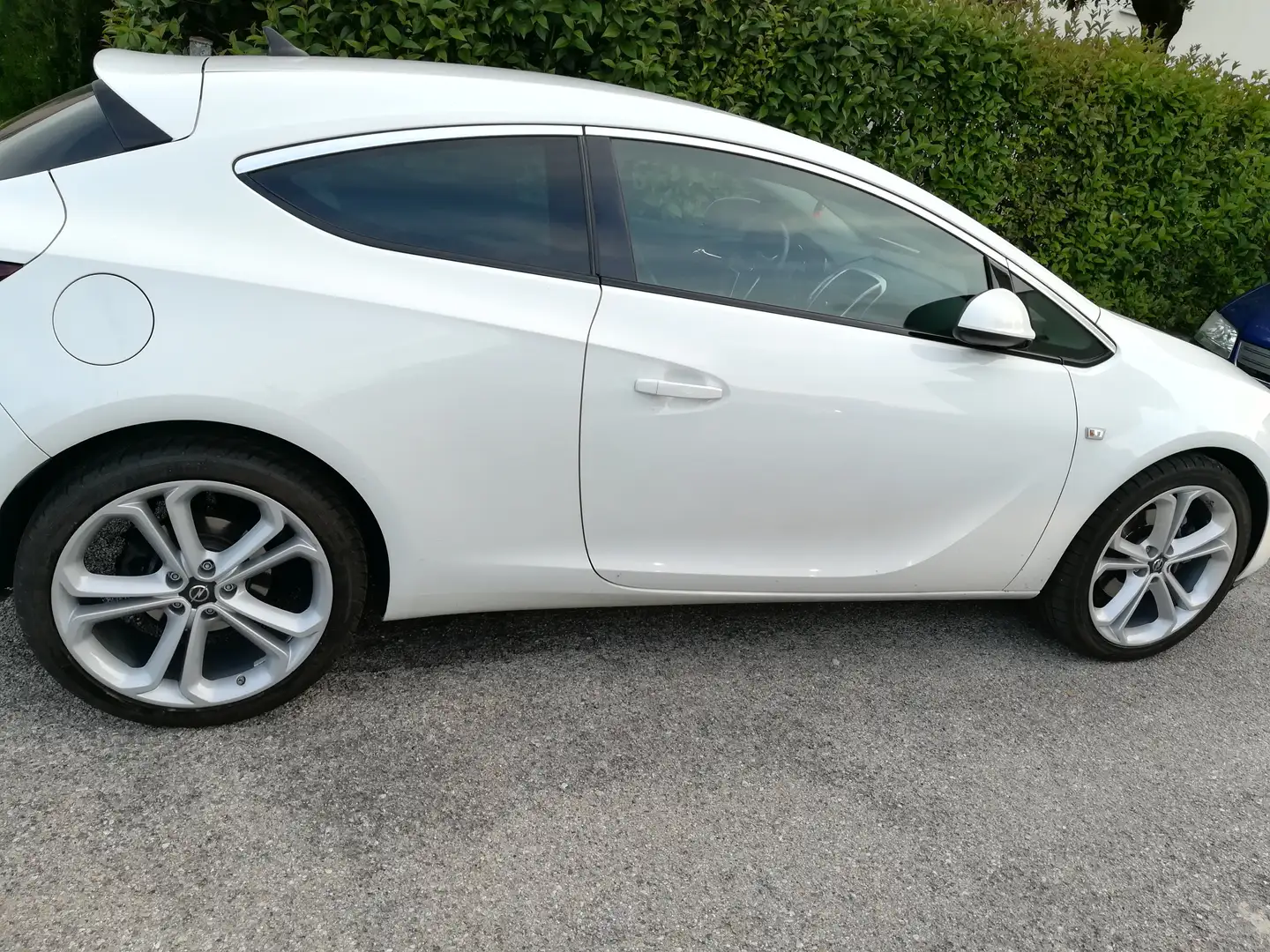Opel Astra GTC 1.6 cdti Cosmo s&s 136cv Bianco - 1