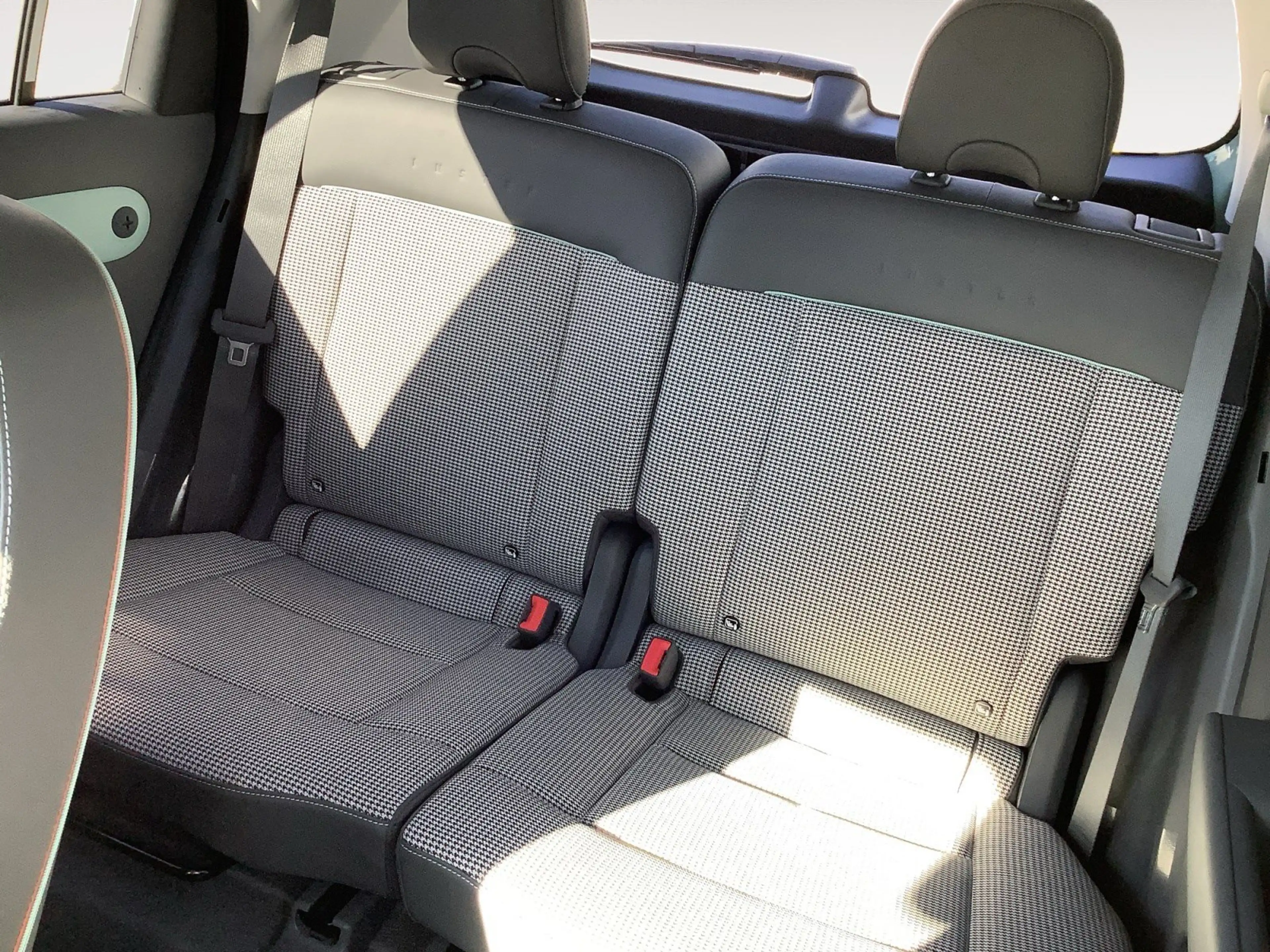 Hyundai Inster Lounge 49 kWh -Elektro-Komfort-Paket- — photo 13