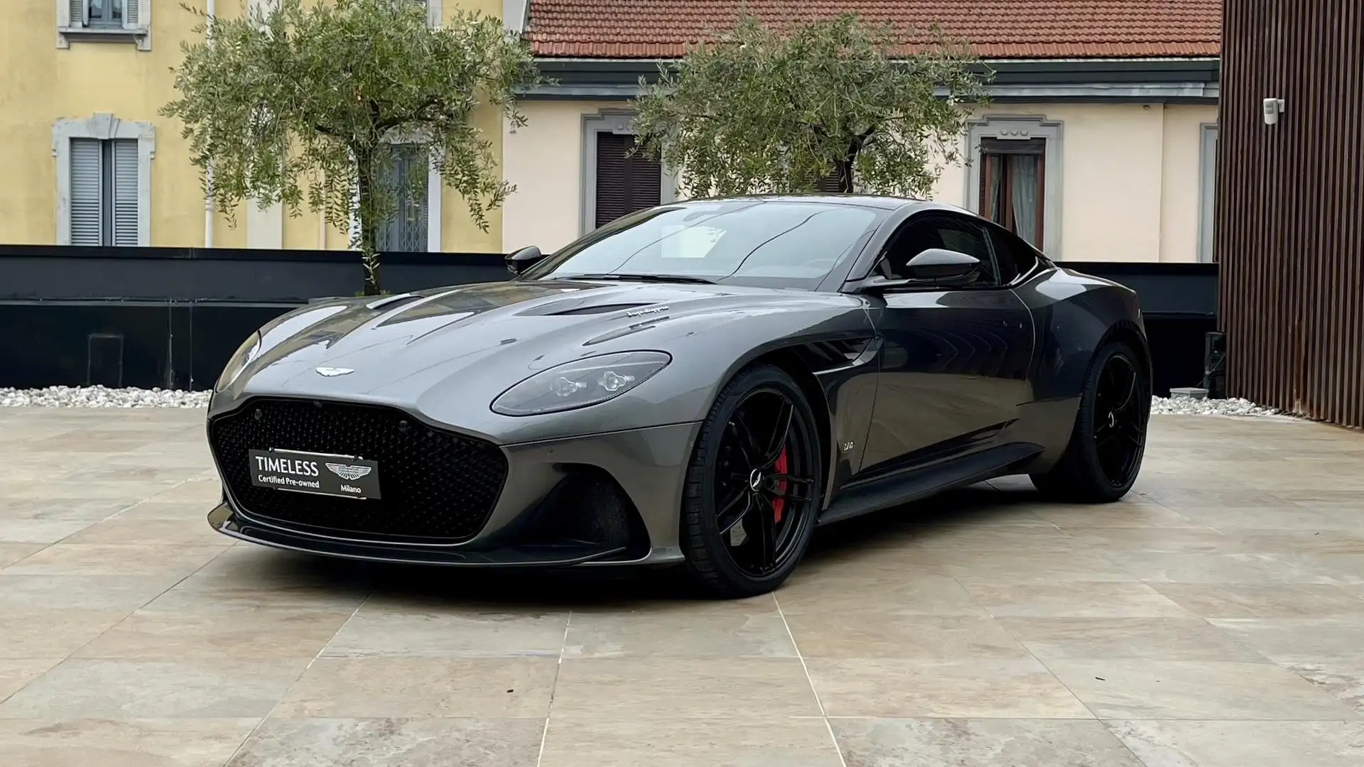 Aston Martin DBS (Superleggera) Coupe 5.2 V12 auto Grijs - 1