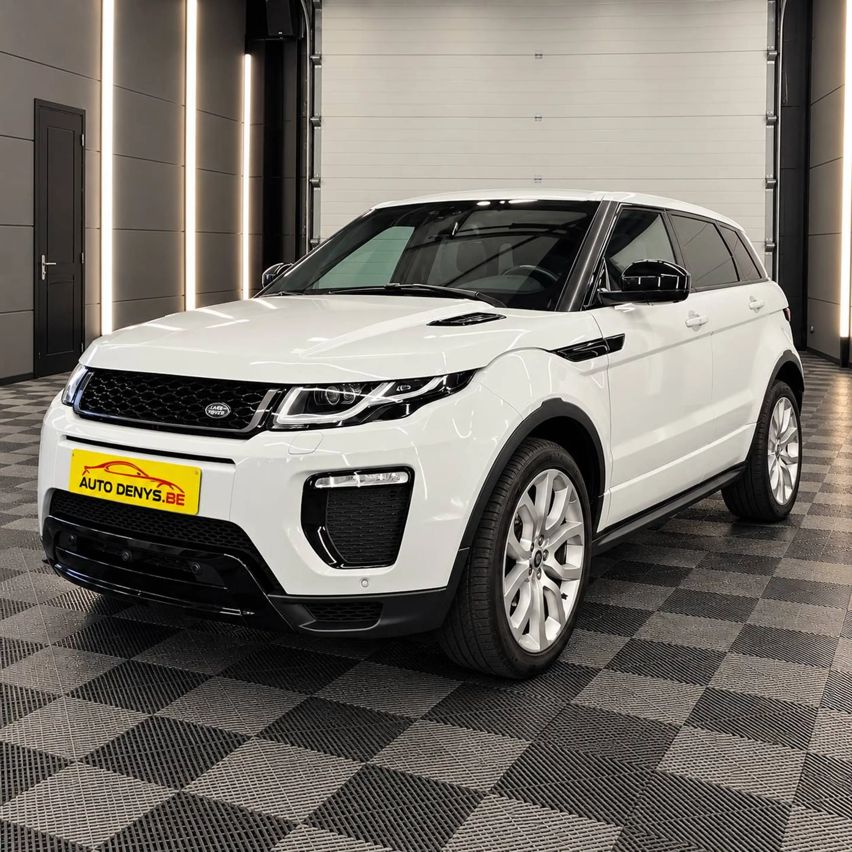 Land Rover Range Rover Evoque 2.0 TD4 HSE DYNAMIC bj. 2015 181.000km 180pk Euro 6 NIEUWE KETTING