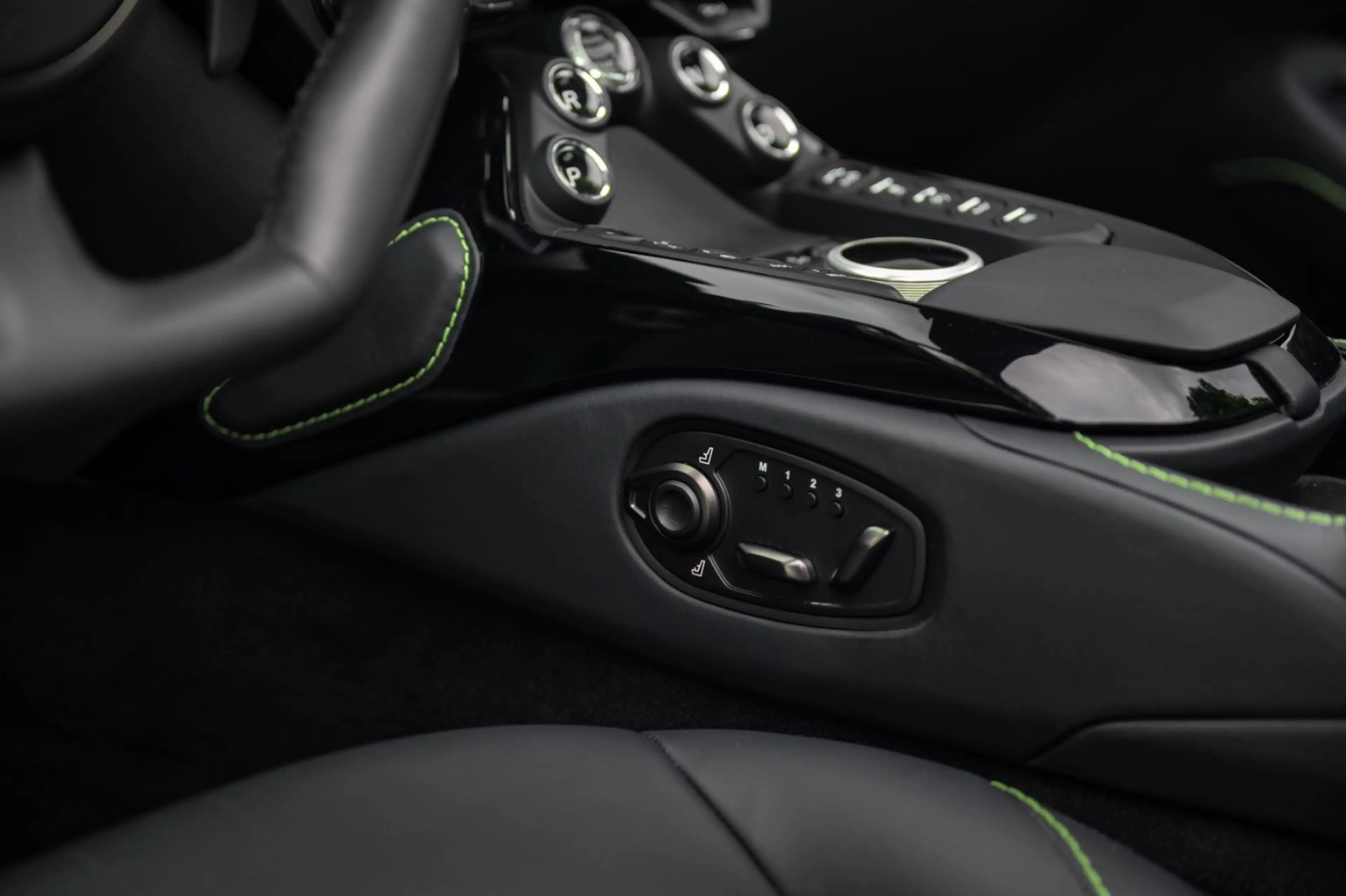 Aston Martin V8 Roadster 510PS — photo 8