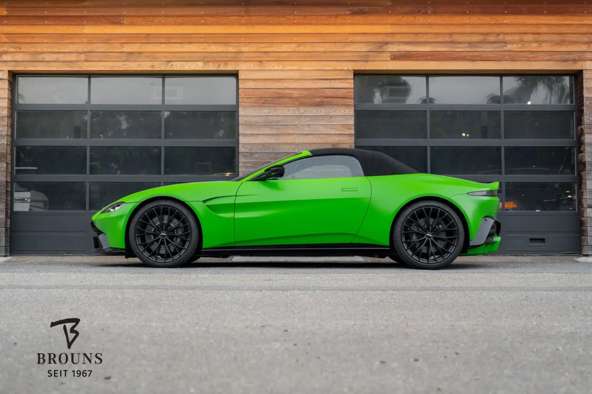 애스턴마틴 V8 Coupe 2022 초록 사진 3