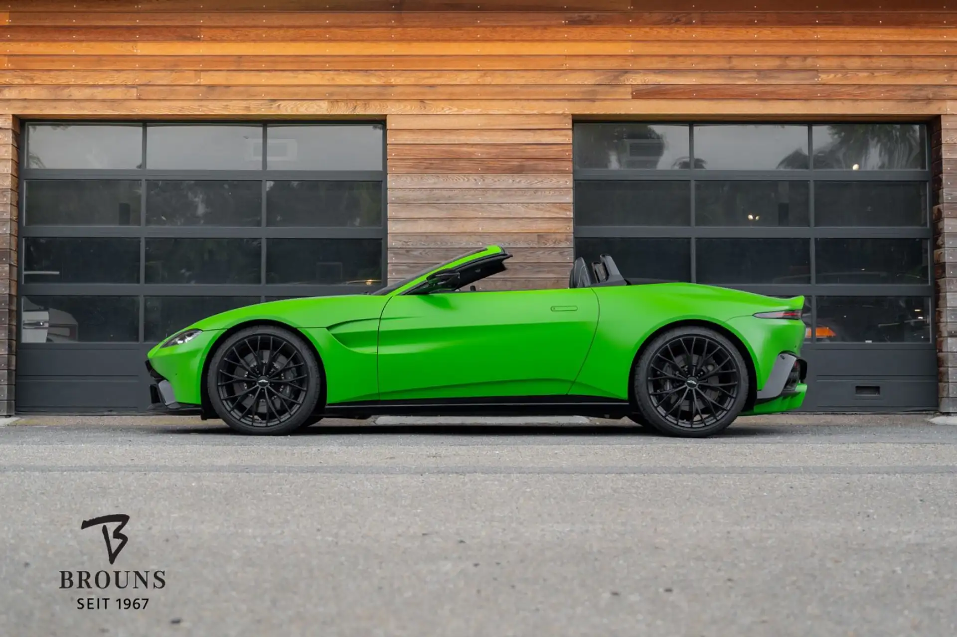 애스턴마틴 V8 Coupe 2022 초록 사진 2