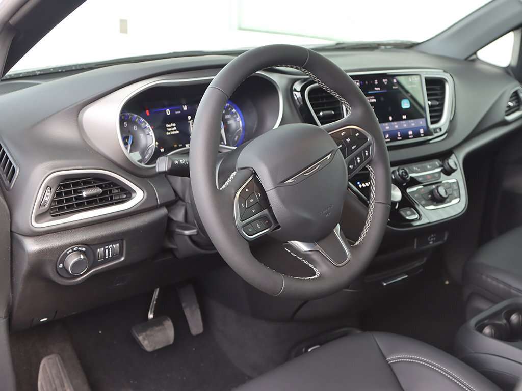 2027 Chrysler Grand Caravan SXT — снимка 1